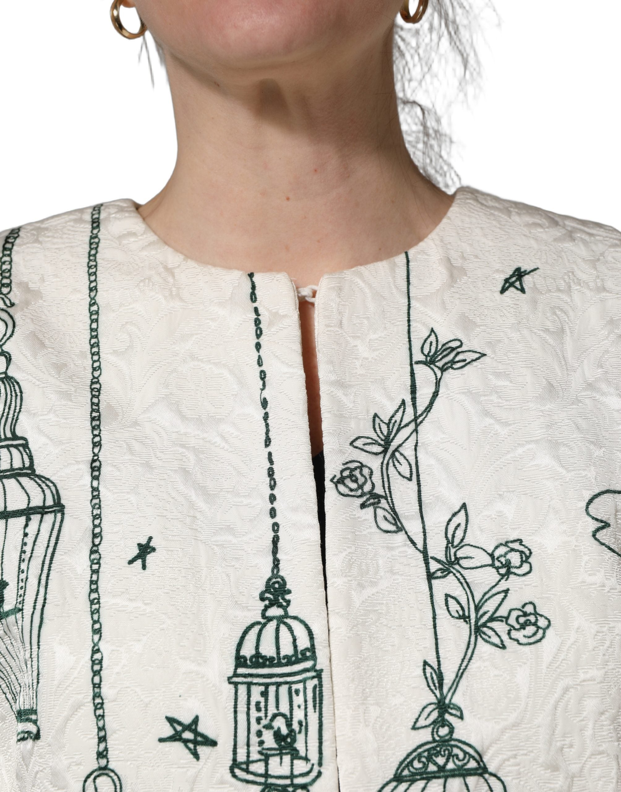 Indulge in the exquisite Dolce & Gabbana White Jacquard Garden Print Coat, a masterpiece of Italian craftsmanship blending silk and cotton for a luxurious silhouette.