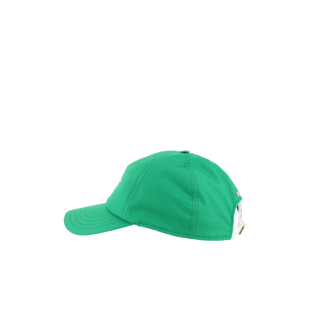 Elevate your style with the Herno Bicolor Cotton Cap, a luxurious blend of Italian craftsmanship and timeless elegance, perfect for any discerning wardrobe.