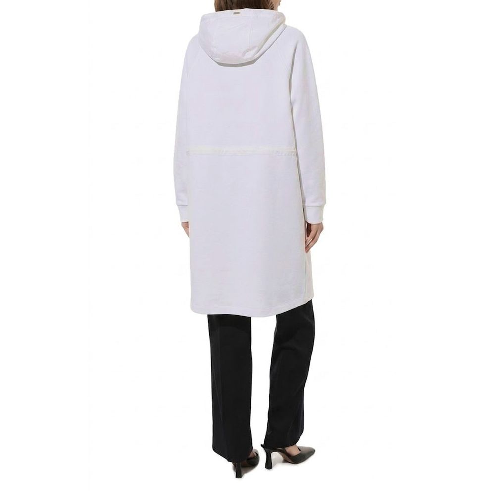 Indulge in the exquisite Herno White Cotton Coat, a masterpiece of Italian craftsmanship, blending luxurious comfort with timeless elegance for the discerning individual.