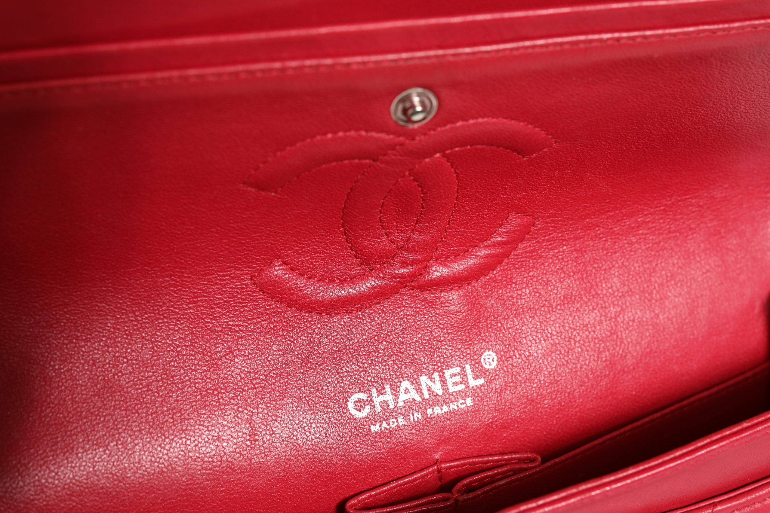 Chanel Classic 25 Medium Flap Bag - Artisanal Luxury Red Elegance