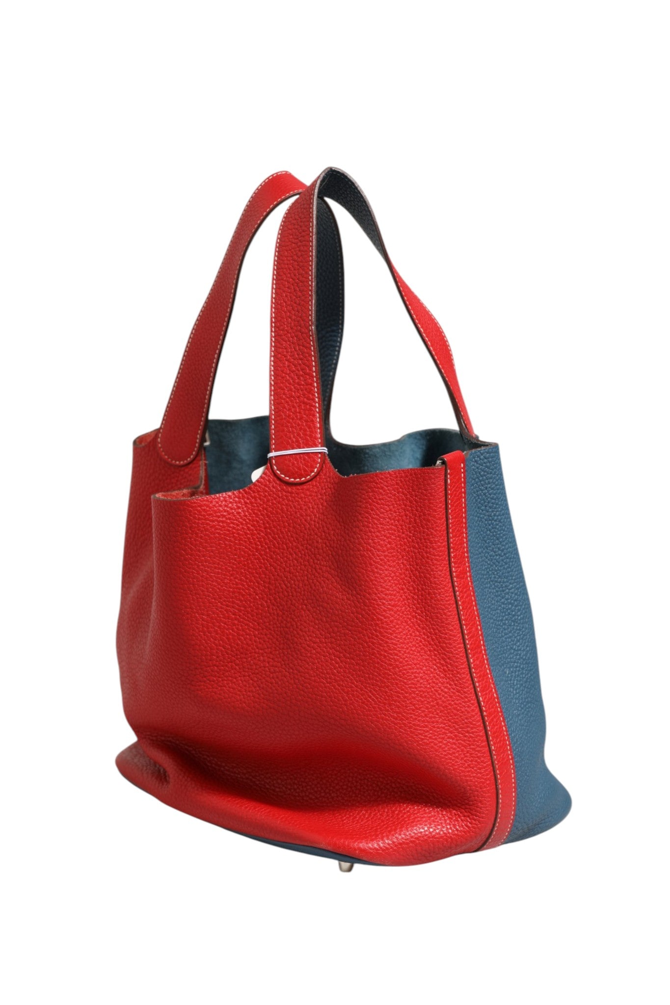 Indulge in the Hermès Picotin Lock 22 Bicolor Clemence, a masterful blend of premium leather and exquisite design, elevating your style with timeless luxury.