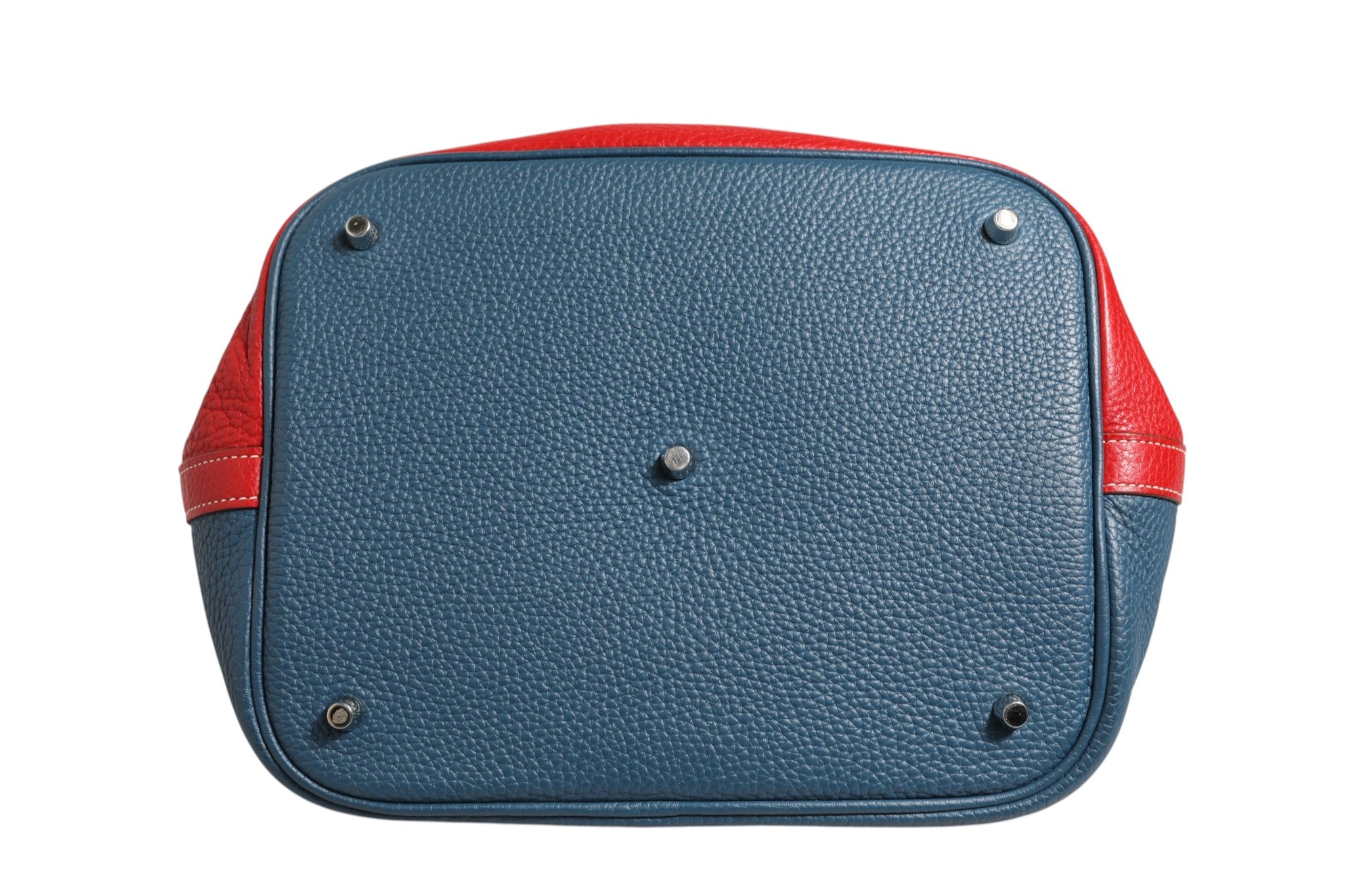 Indulge in the Hermès Picotin Lock 22 Bicolor Clemence, a luxurious blend of premium leather and exquisite craftsmanship, perfect for elevating any ensemble.