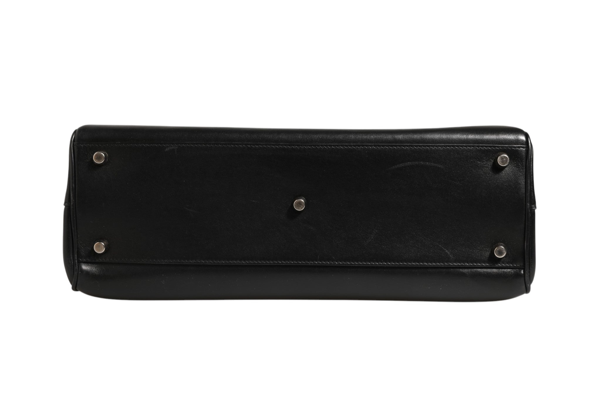 Discover the Gucci Zumi Medium Top Handle Bag, a timeless blend of elegance and functionality, perfect for those who embrace luxury and individuality.