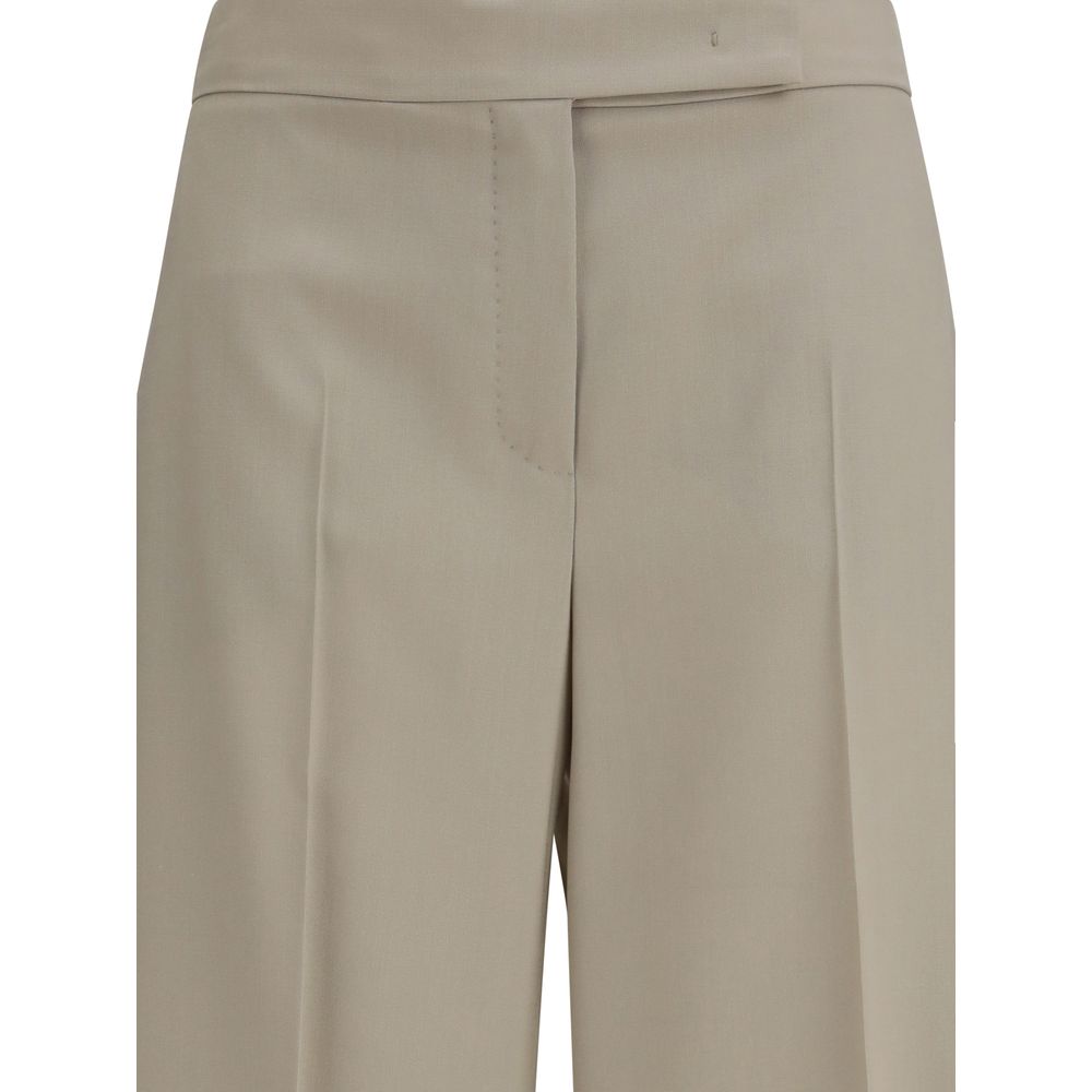 Discover the Max Mara Beige Wool Oves Aries Bermuda Shorts from SS26, an embodiment of luxury crafted from a sumptuous virgin wool blend for timeless sophistication.