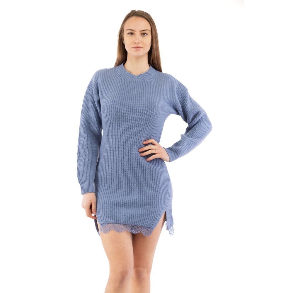 Indulge in the Moschino Purple Wool Casual Dress, a luxurious blend of 80% wool and 20% polyamide, designed for those who embody elegance and sophistication.