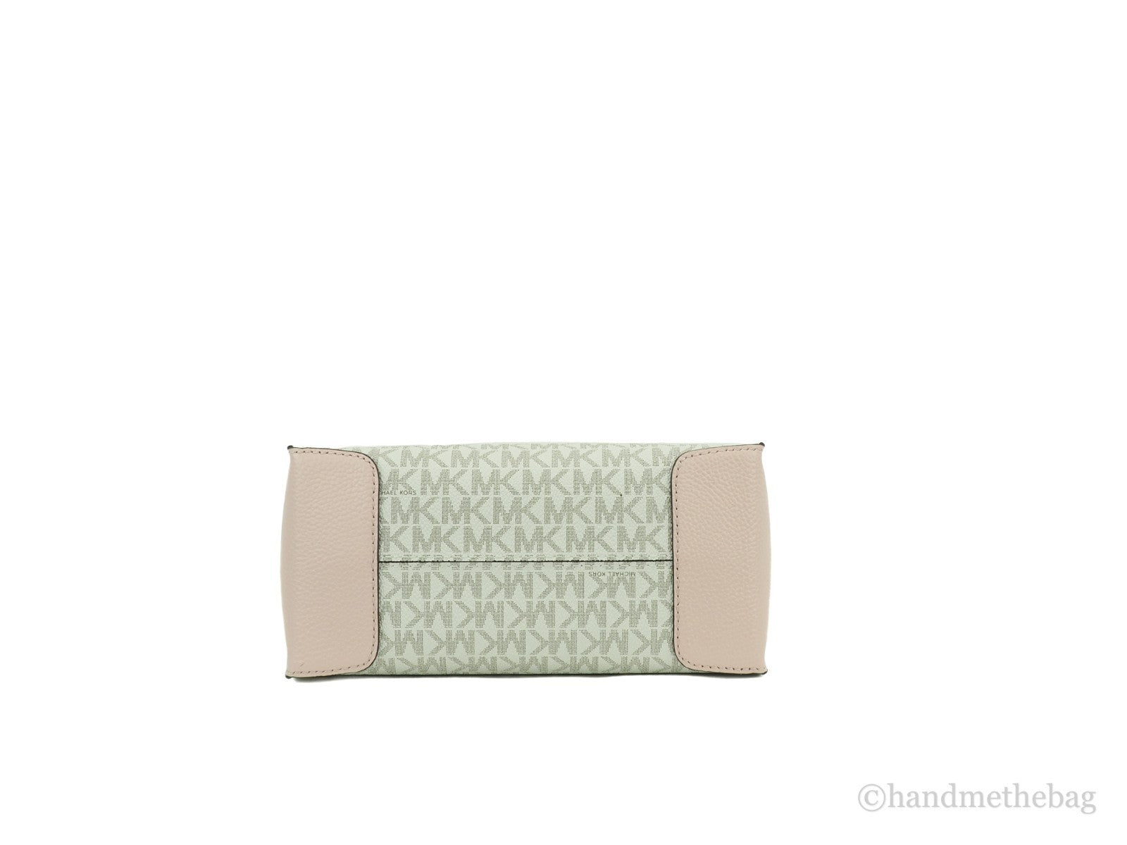 Discover the MICHAEL KORS Mercer Medium Logo and Leather Accordion Crossbody Bag, a masterpiece of exquisite craftsmanship and luxurious design, perfect for any sophisticated occasion.