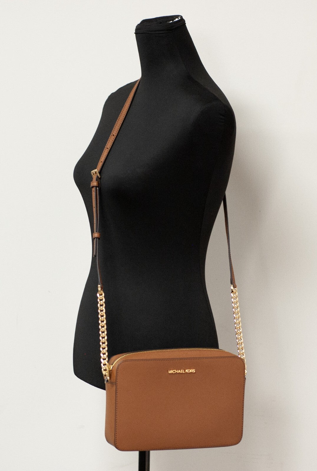 Elevate your style with the Michael Kors Saffiano Leather Crossbody Bag, a luxurious blend of exquisite craftsmanship and timeless elegance, perfect for any occasion.