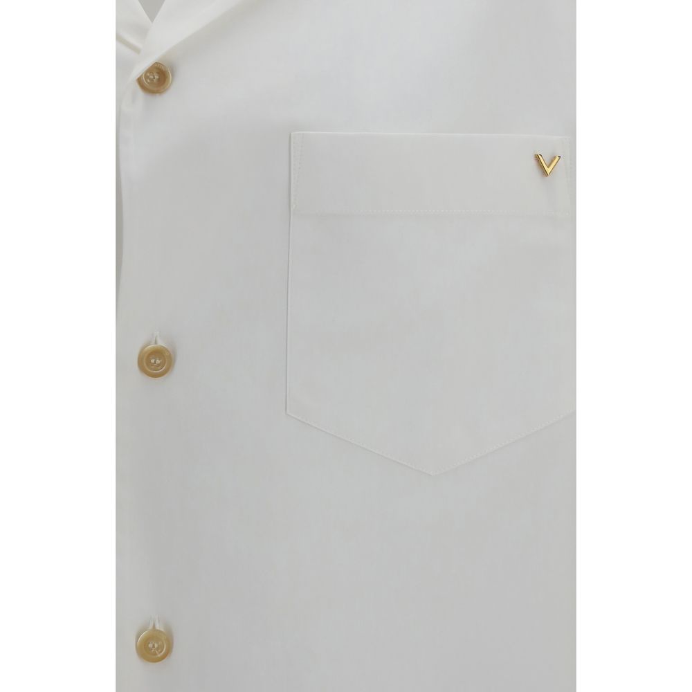Discover the Valentino White Cotton Shortsleeve Shirt, a masterpiece of craftsmanship from the AW26 collection, blending luxurious comfort with contemporary elegance.