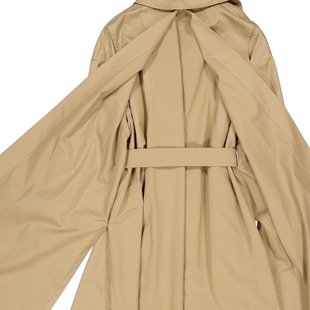 Indulge in the exquisite Herno Brown Cotton Coat, a masterpiece of Italian craftsmanship that embodies timeless elegance and sophistication for the discerning individual.