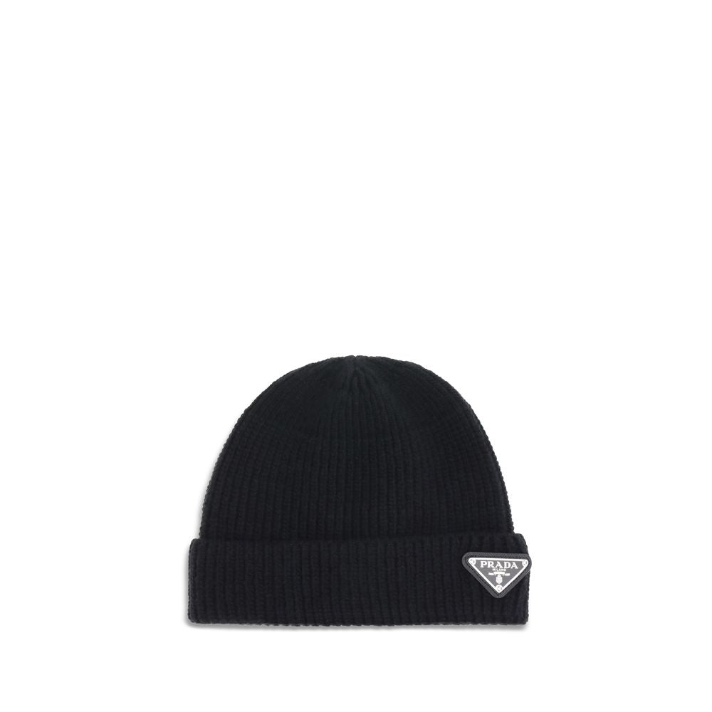 Elevate your winter wardrobe with the Prada Black Wool Oves Aries Beanie, a blend of fleece wool and cashmere, embodying artisanal elegance and urban sophistication.
