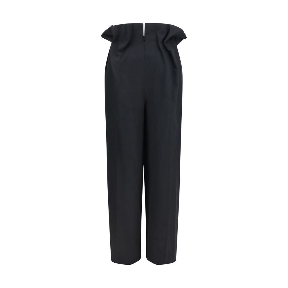 Indulge in the Khaite Black Wool Oves Aries Casual Pants, crafted from 100% Merino Wool for an exquisite blend of elegance and comfort, perfect for the discerning connoisseur.