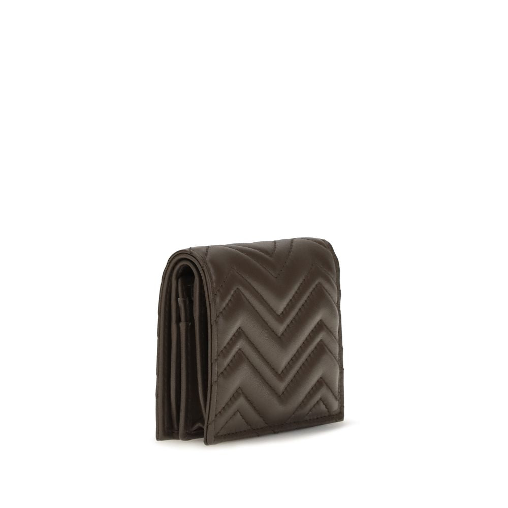 Discover the Gucci Brown Calf Leather Bos Taurus Wallet, a masterpiece of artisanal luxury crafted from exquisite calf leather, embodying elegance and sophistication for the discerning individual.
