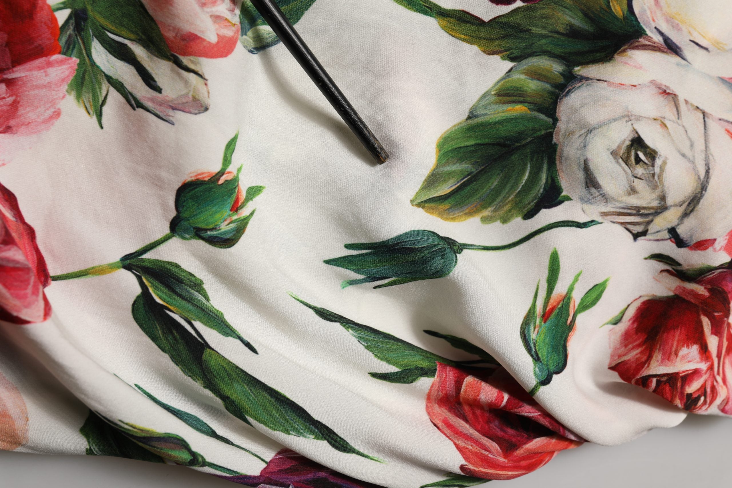 Elevate your elegance with the Dolce & Gabbana White Floral Sheath Mini Dress, a luxurious silk blend masterpiece that embodies timeless sophistication and allure.