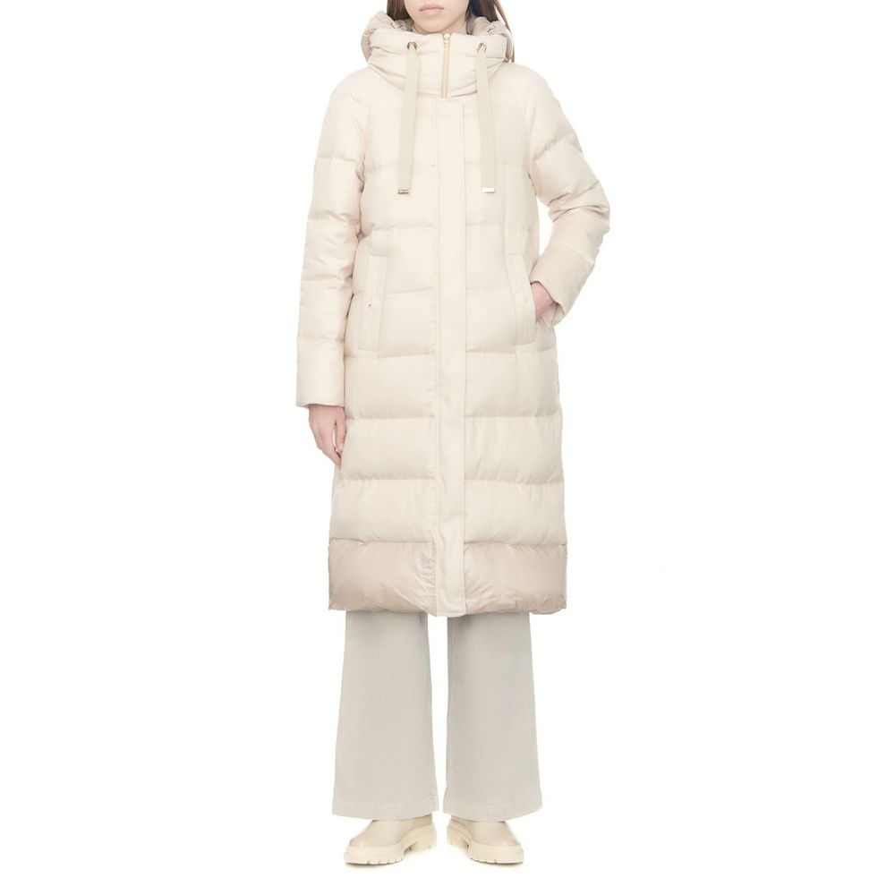 Indulge in the exquisite Herno White Cashmere Coat, a harmonious blend of cashmere and silk, embodying luxury and sophistication for the discerning individual.