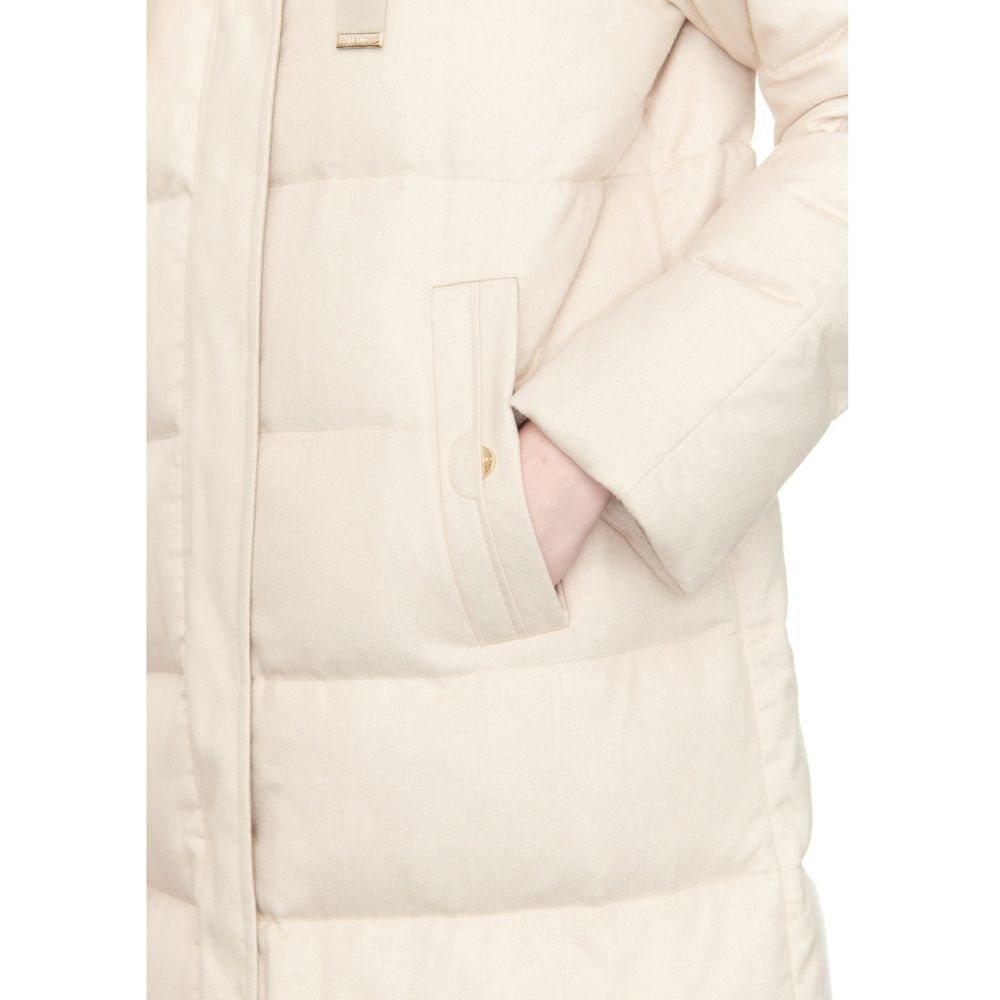 Indulge in the exquisite Herno White Cashmere Coat, a masterpiece of silk and goose down, embodying timeless elegance and unparalleled Italian craftsmanship.