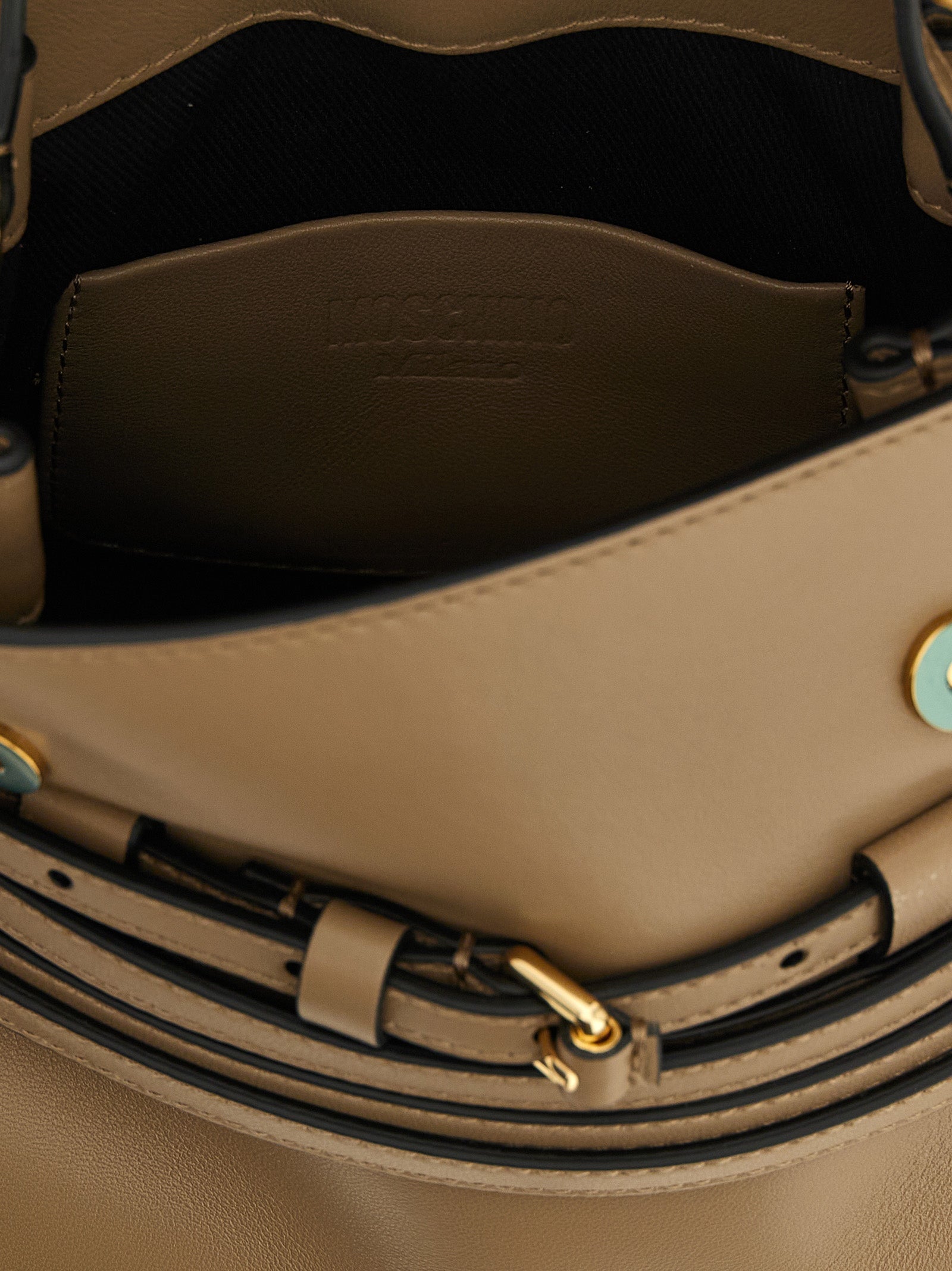 Discover the Moschino 'Tie Me' handbag, a masterpiece of Italian craftsmanship in premium nappa leather, embodying timeless elegance for the discerning individual.