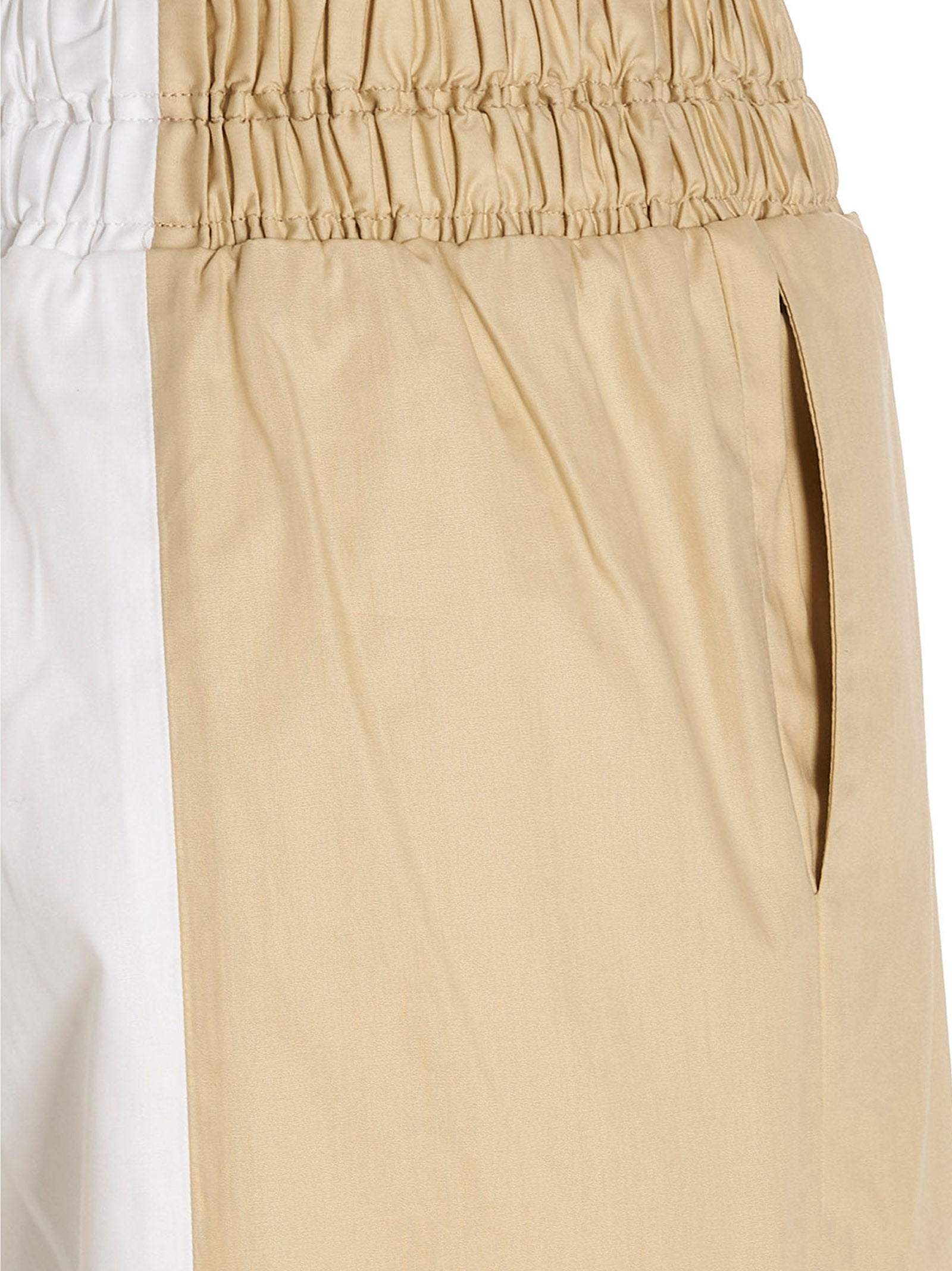 Elevate your style with Fabiana Filippi's multicolor cotton casual pants, where exquisite Italian craftsmanship meets effortless elegance for the discerning fashion connoisseur.