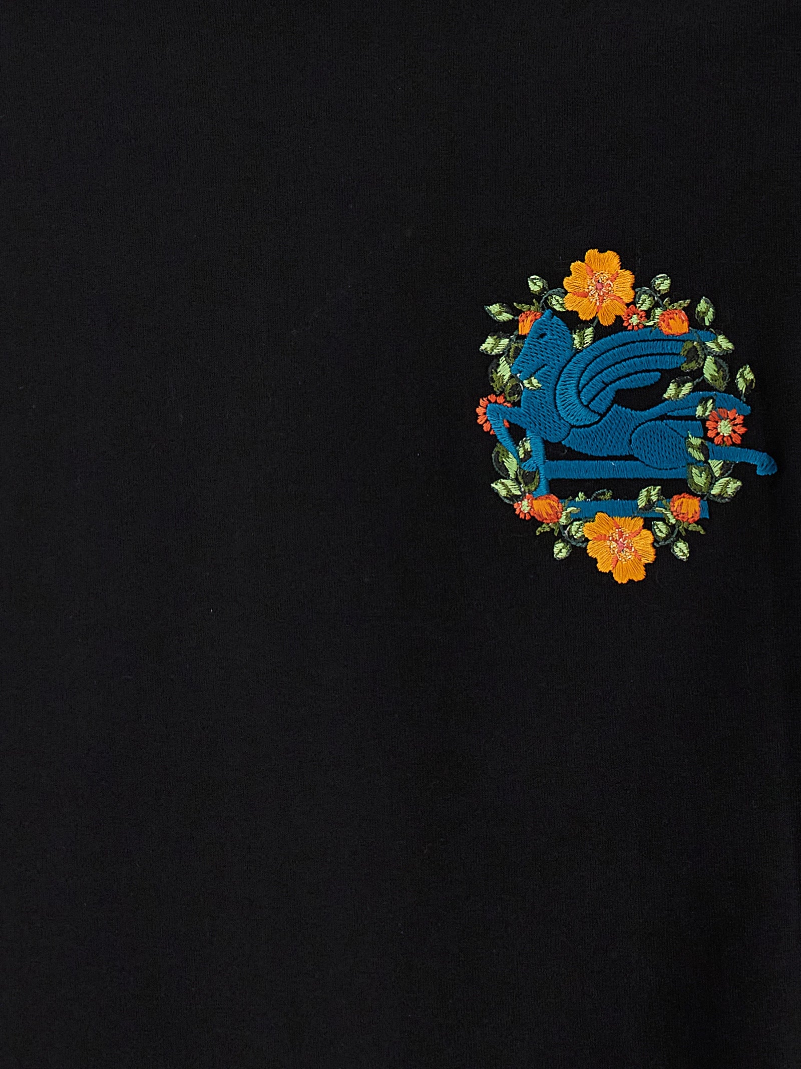Elevate your wardrobe with the Etro Black Cotton T-Shirt, a luxurious blend of exquisite craftsmanship and timeless elegance, perfect for any occasion.