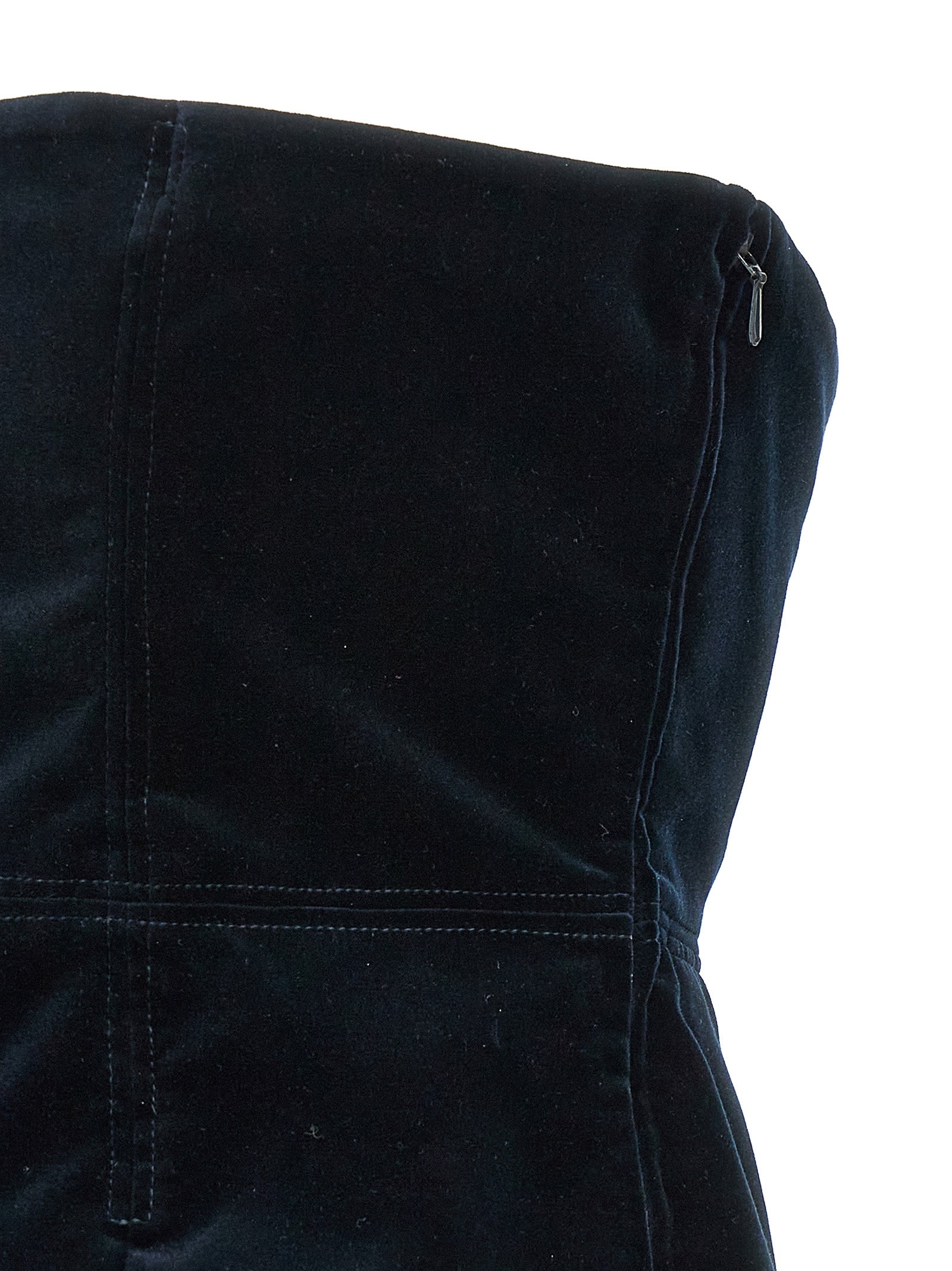 Elevate your evening allure with the Tom Ford Blue Cotton Tank Top, a luxurious blend of 100% cotton and exquisite craftsmanship, designed for timeless sophistication.