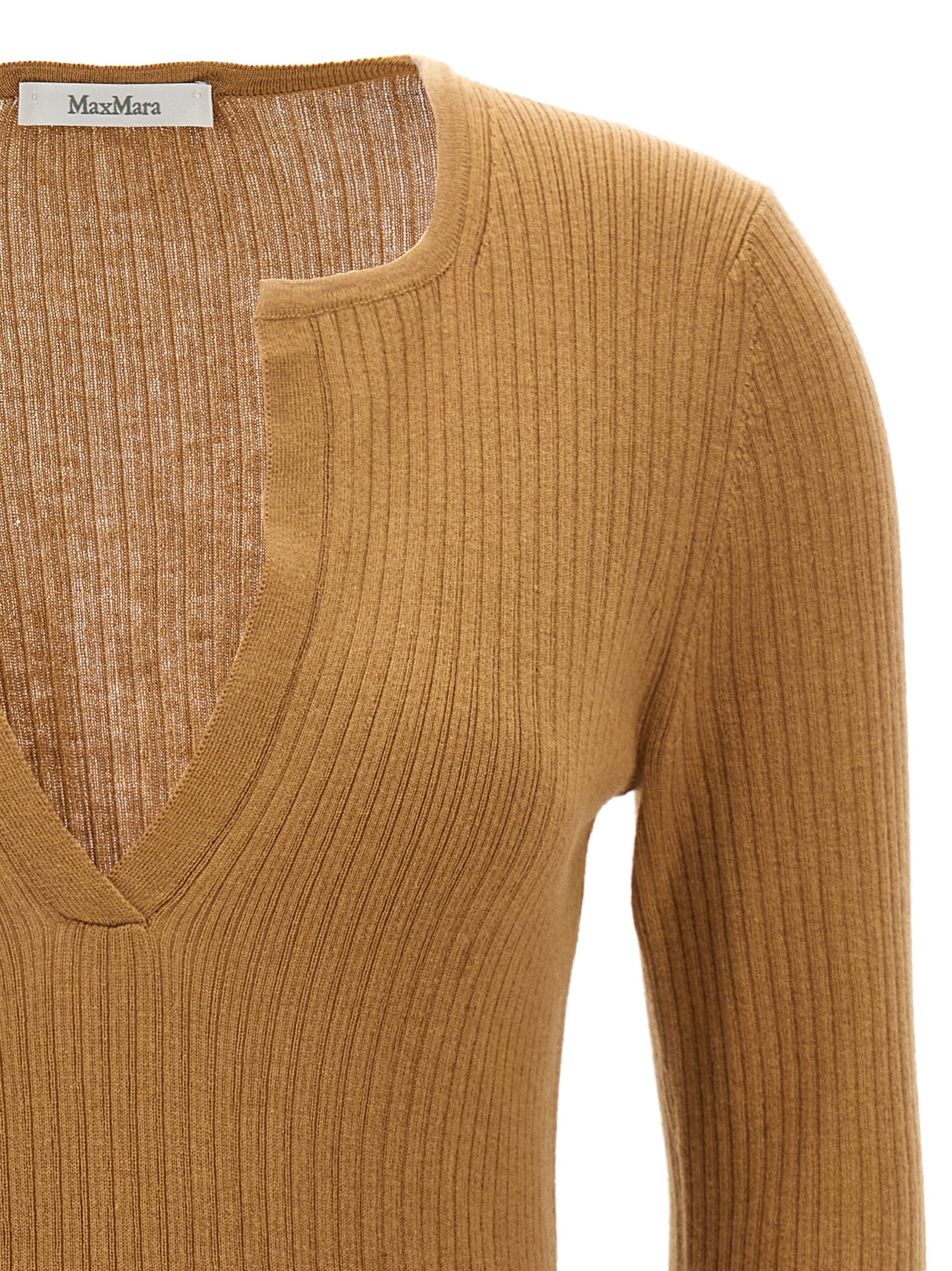 Indulge in the Max Mara Beige Silk Cardigan, a luxurious blend of silk and cashmere, embodying artisanal elegance for the discerning fashion connoisseur.