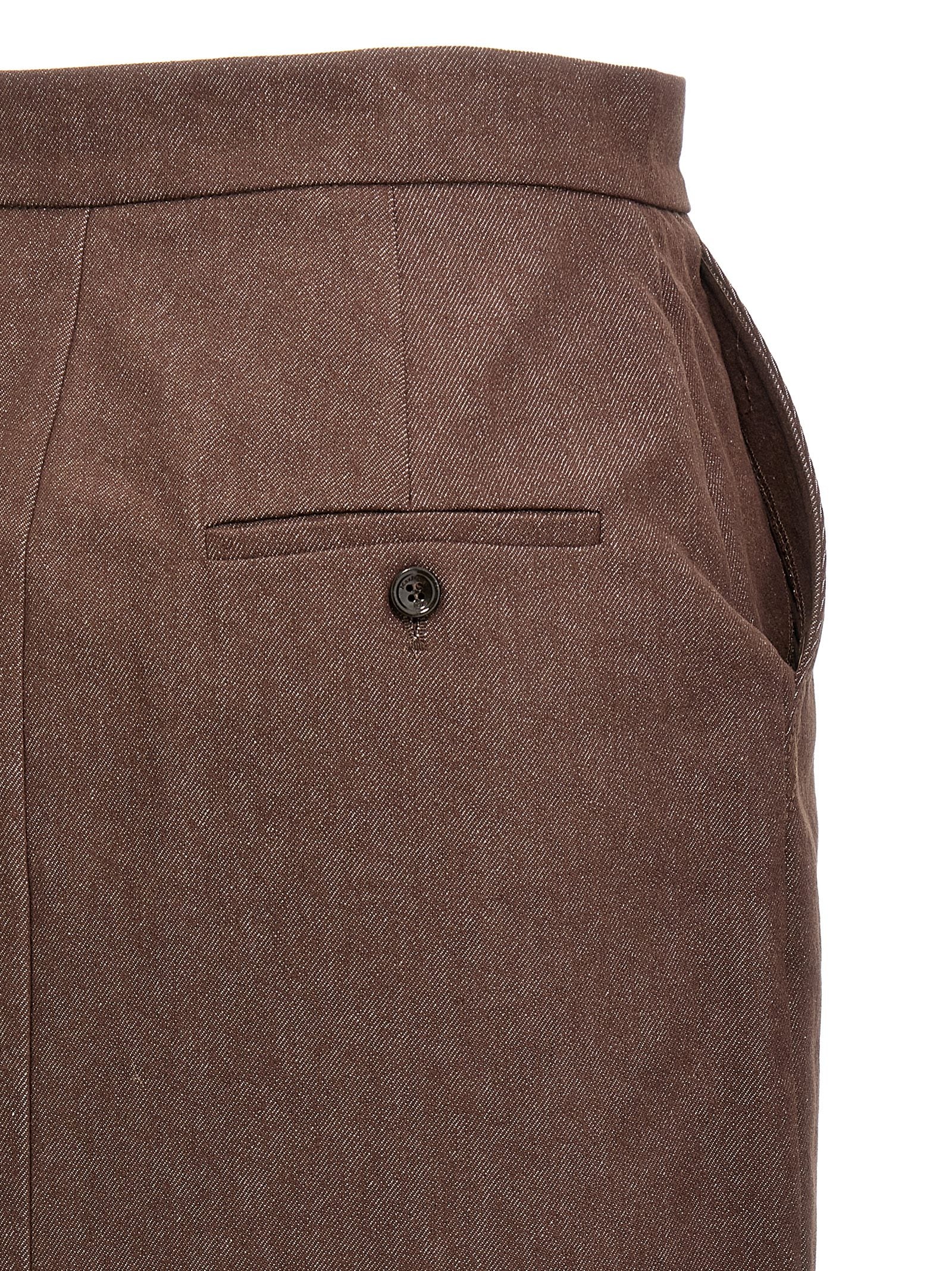 Indulge in the Max Mara Brown Cotton Mini Skirt, a masterpiece of Italian craftsmanship, blending elegance and versatility for the discerning individual.