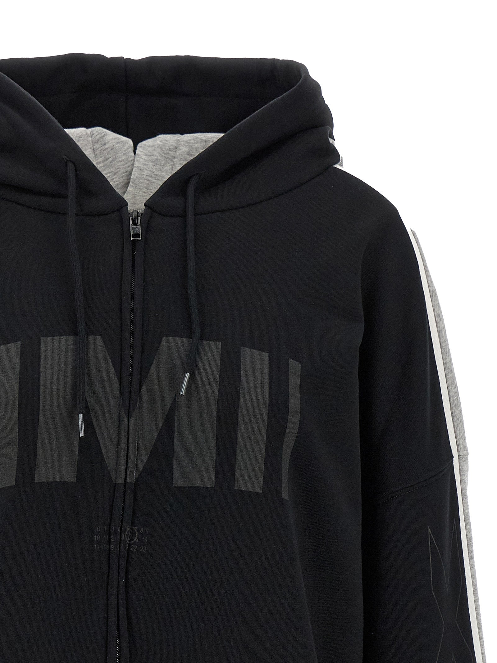Elevate your style with the MM6 Maison Margiela Multicolor Cotton Sweatshirt, a masterpiece of Italian craftsmanship that embodies avant-garde elegance and luxurious comfort.
