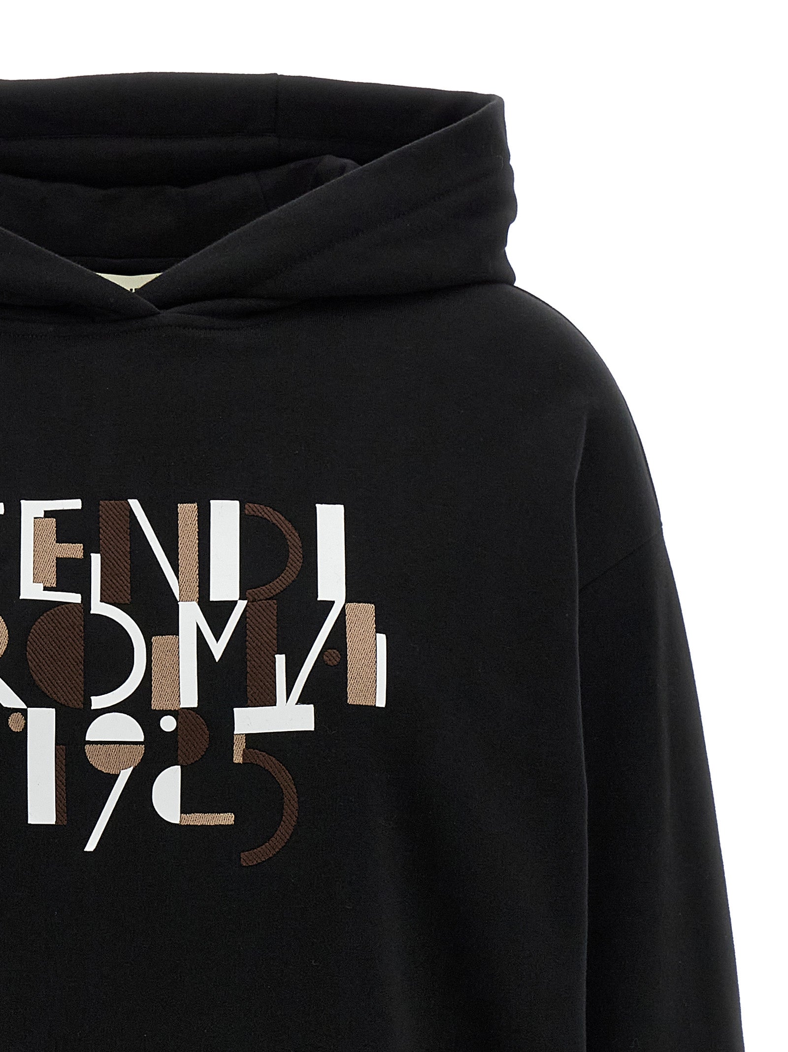 Elevate your wardrobe with the Fendi Black Cotton Sweatshirt, a luxurious blend of Italian craftsmanship and modern sophistication, perfect for any occasion.