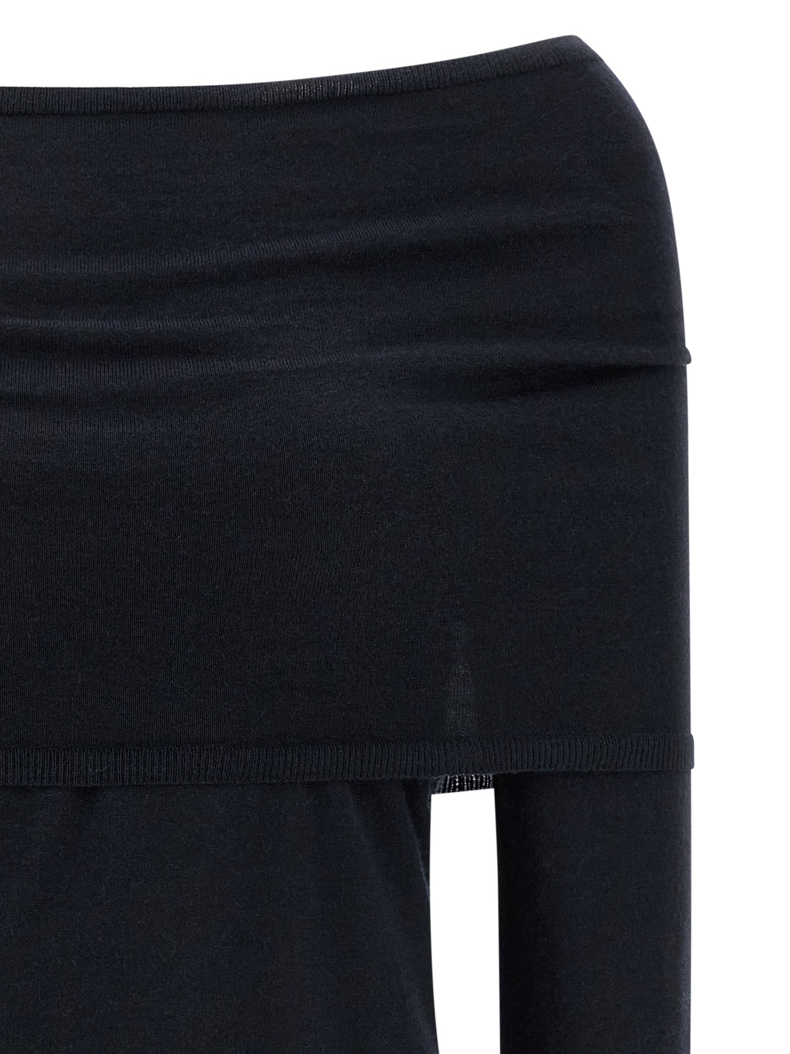 Experience the epitome of elegance with the Max Mara Blue Cashmere Cardigan, a luxurious blend of artisanal craftsmanship and timeless sophistication.