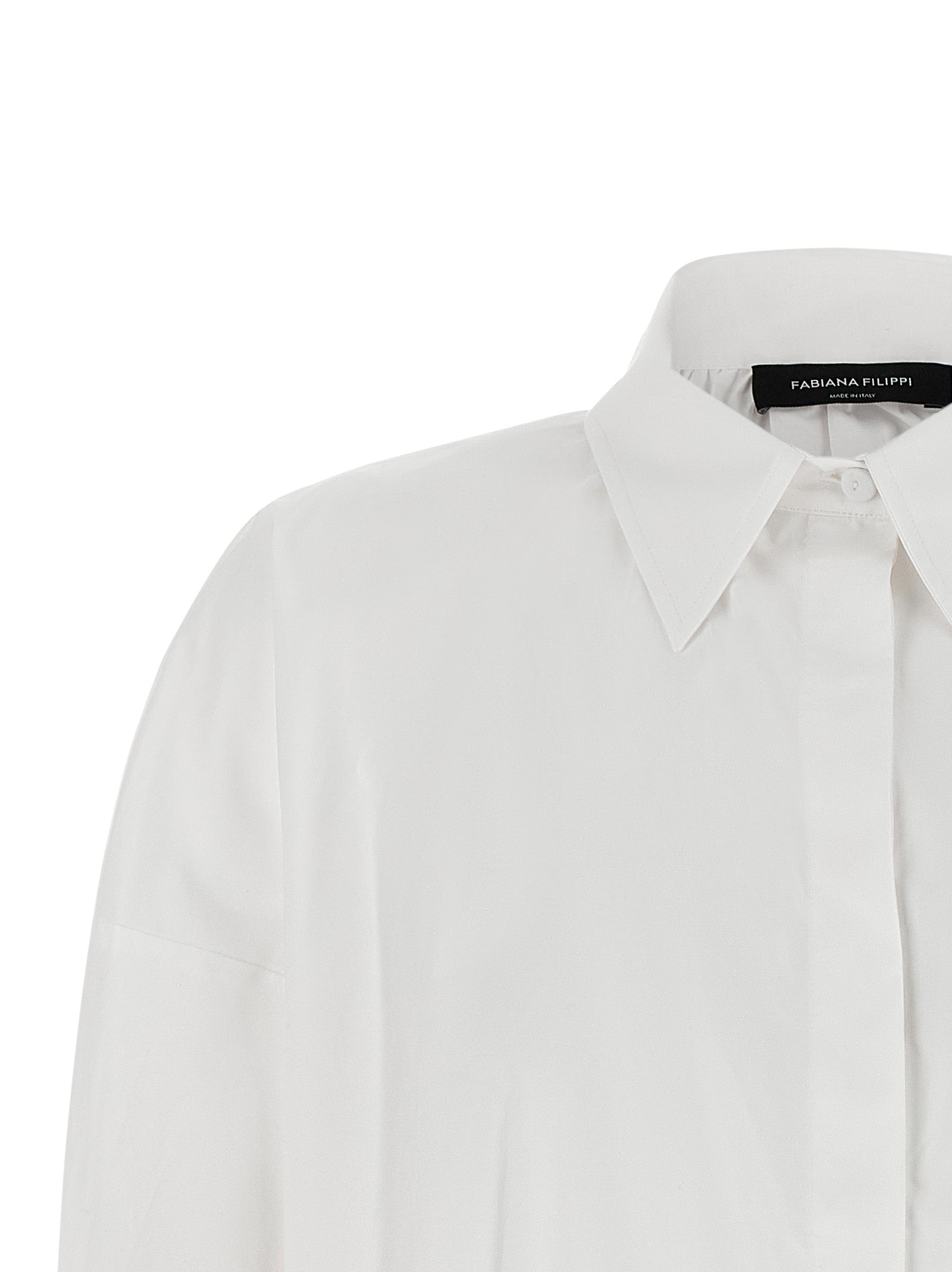 Discover the Fabiana Filippi White Cotton Blouse, a masterpiece of Italian craftsmanship, blending elegance and modernity for the discerning individual.