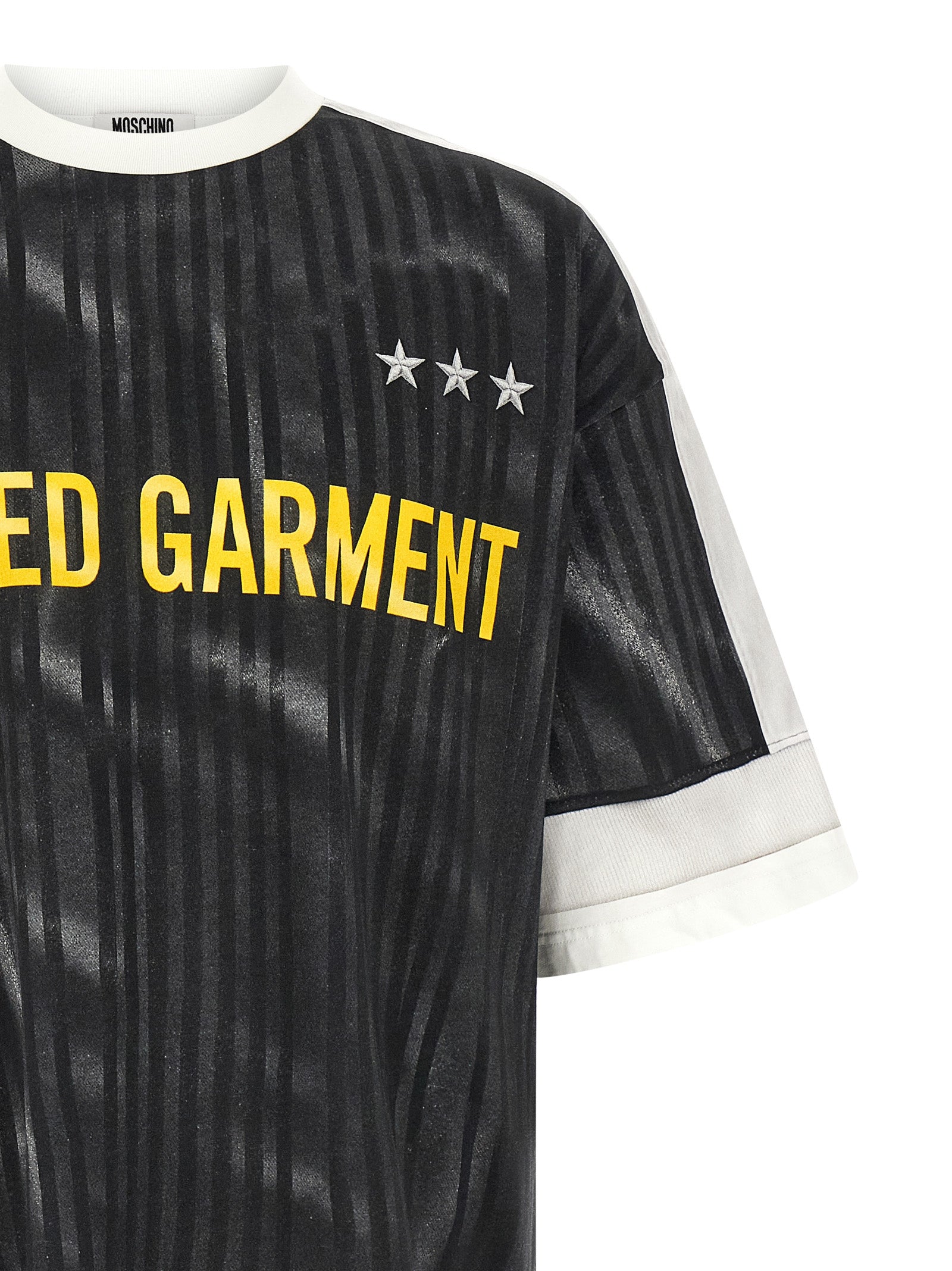 Elevate your style with the Moschino Black Cotton Sportswear t-shirt, a luxurious blend of artful design and sustainable craftsmanship, perfect for the discerning individual.