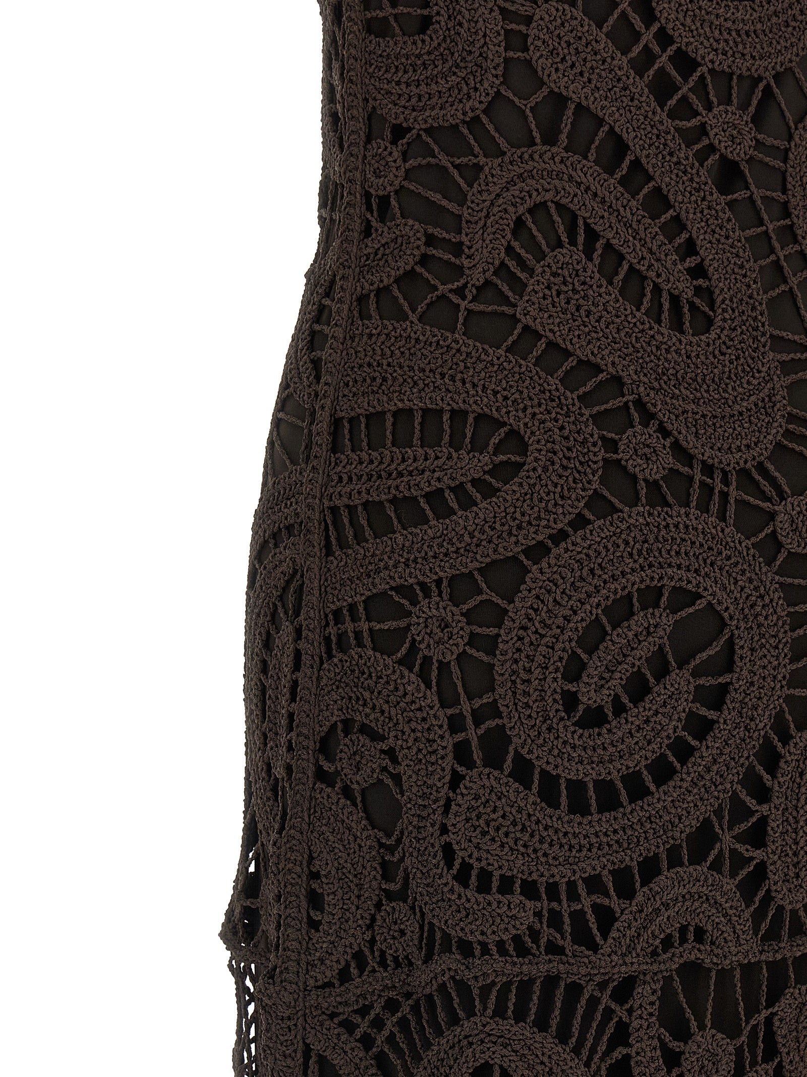 Discover the PINKO Bufera maxi dress, an exquisite blend of crochet viscose and artisanal elegance, perfect for those who embody sophistication and allure.