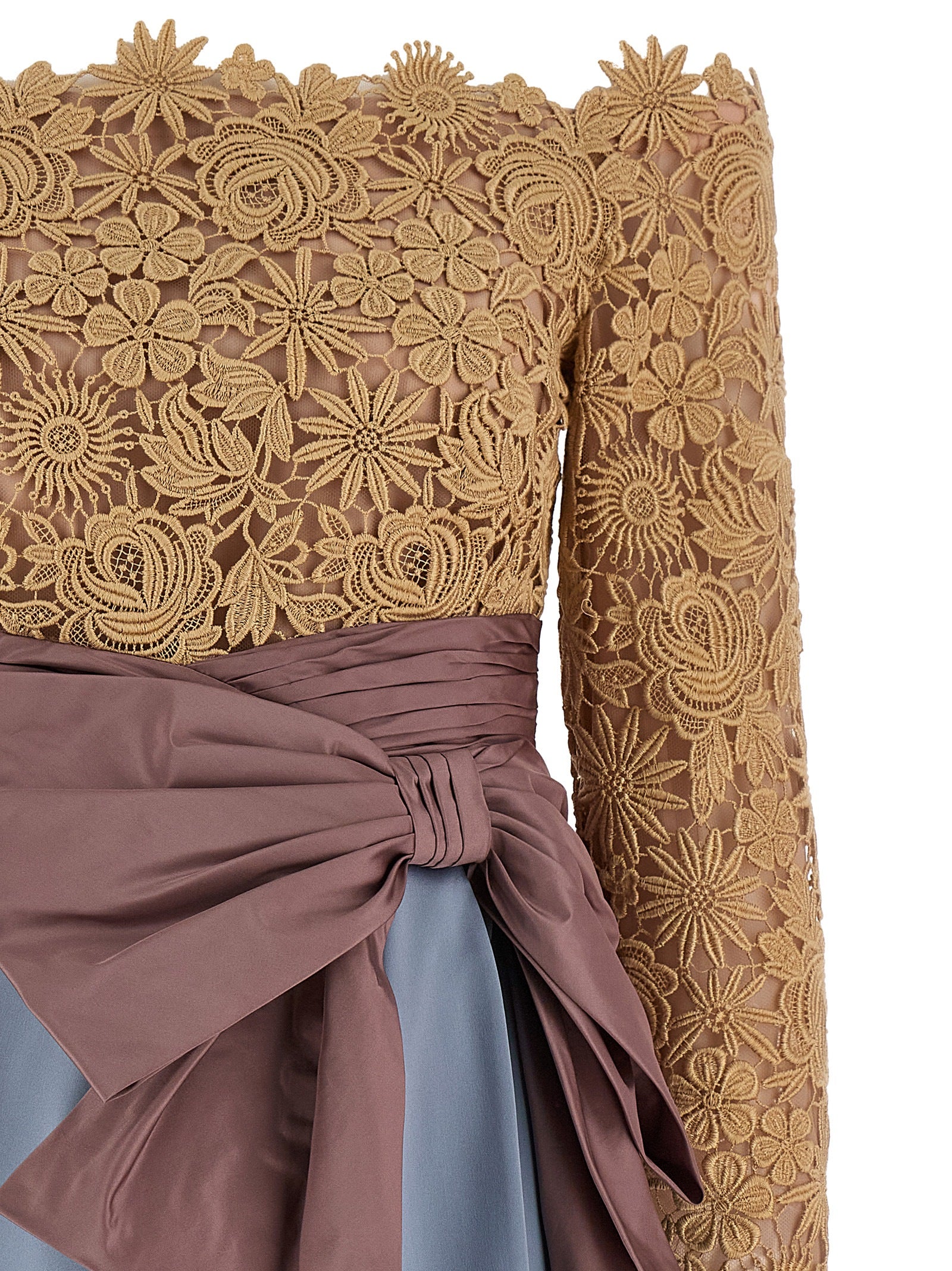 Discover the Valentino Garavani Multicolor Cotton Short Dress, a luxurious blend of floral elegance and Italian craftsmanship, perfect for unforgettable soirées.