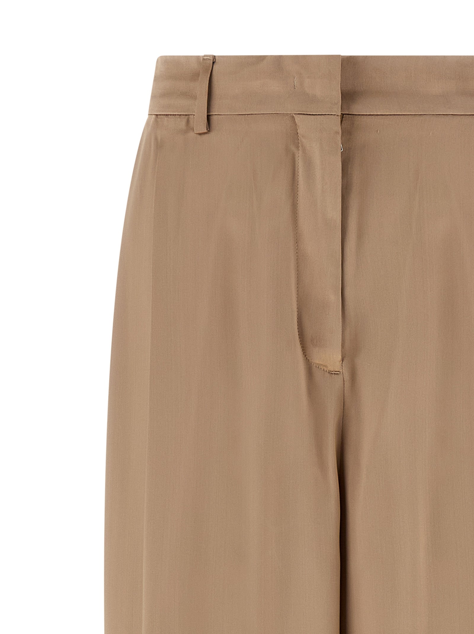 Discover unparalleled elegance with Fabiana Filippi's Beige Viscose Casual Pants, crafted for the discerning individual who embodies luxury and sophistication.