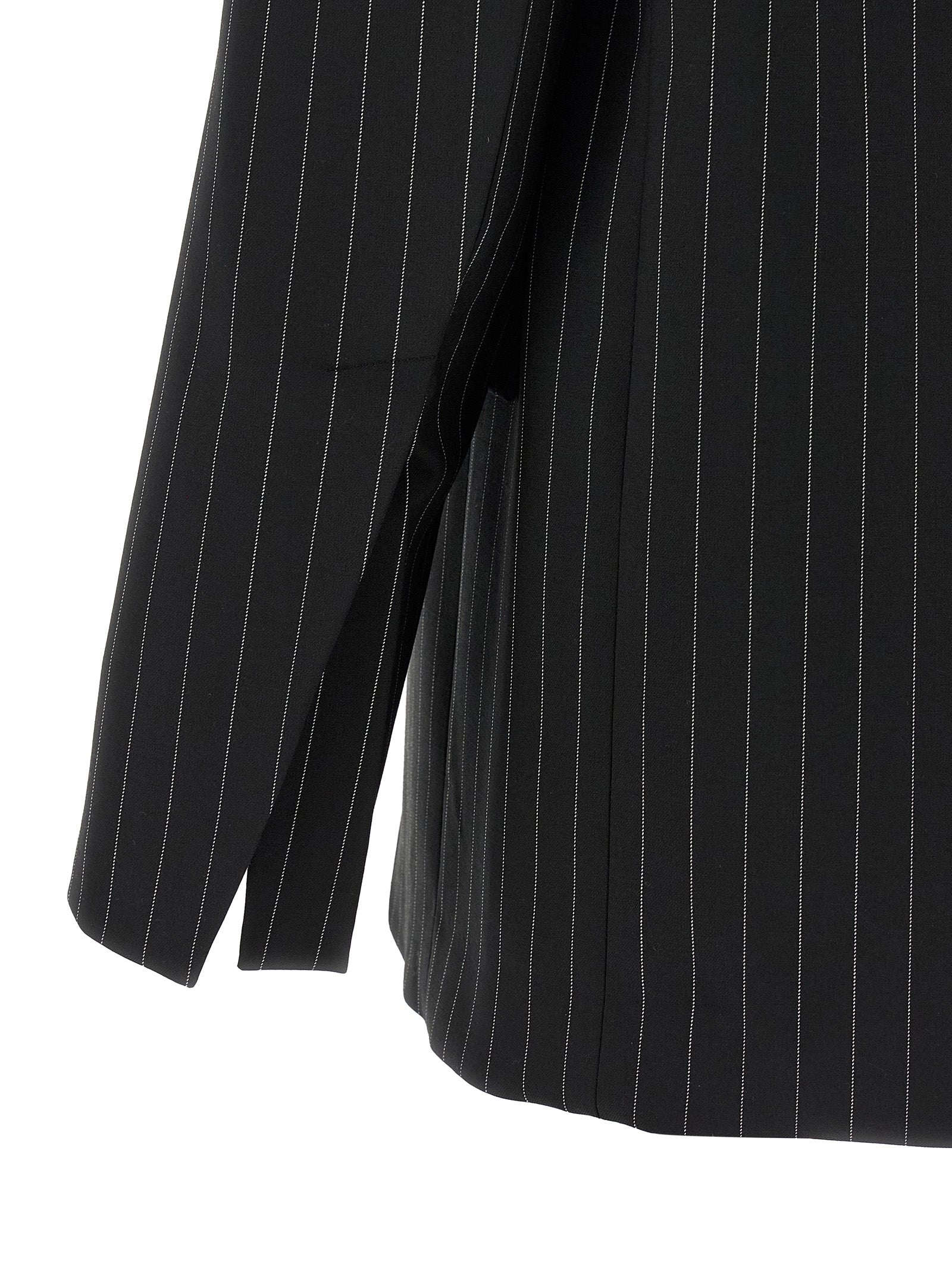 Discover the SPORTMAX Black Wool Blazer, a masterpiece of artisanal tailoring in luxurious stretch wool, redefining elegance for the discerning individual.