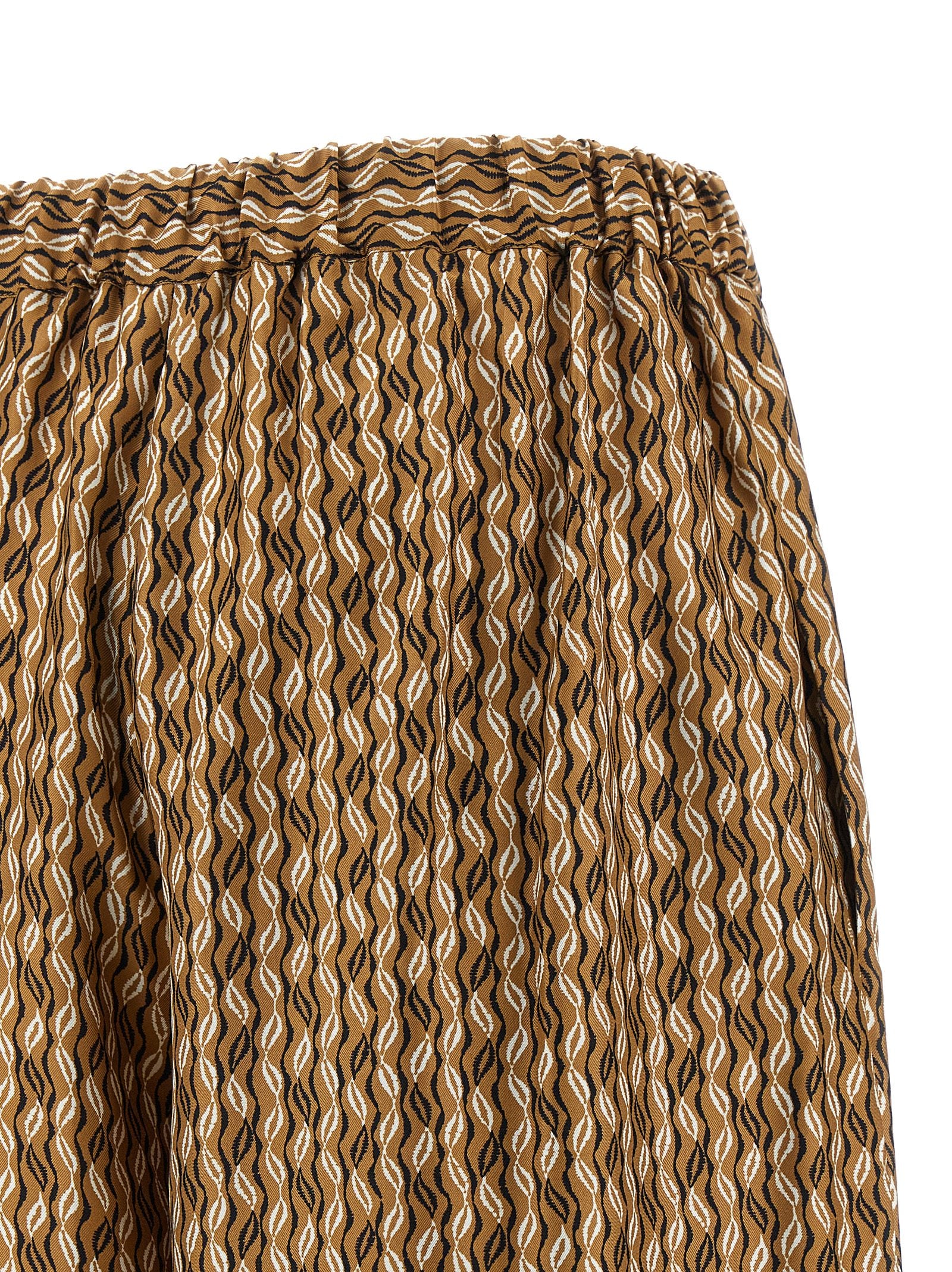 Elevate your style with Max Mara's Brown Silk Casual Pants, a luxurious blend of Italian craftsmanship and timeless elegance, perfect for the discerning individual.