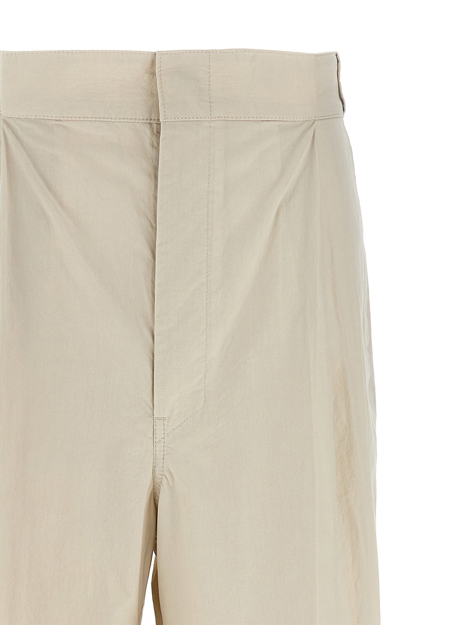 Discover the Maison Margiela Beige Cotton Casual Pants, a blend of exquisite craftsmanship and luxurious materials, perfect for those who embody elegance and sophistication.