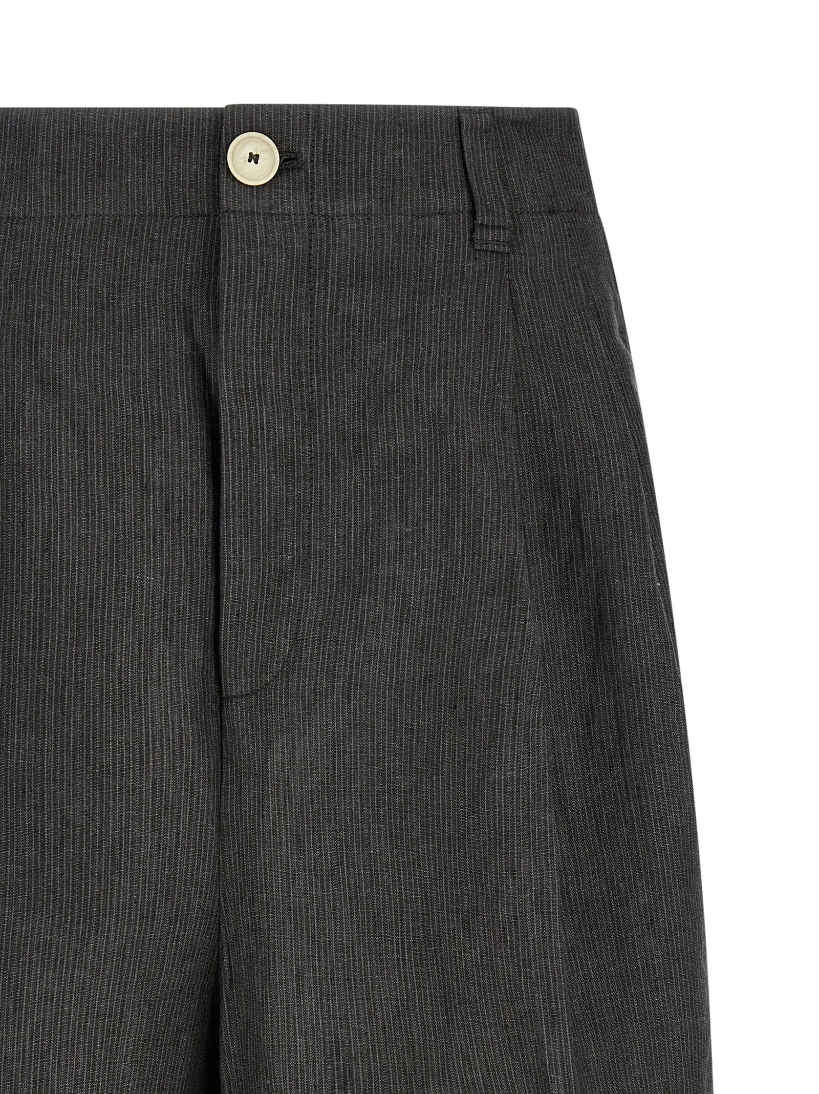 Experience the exquisite Jacquemus Gray Linen Bermuda Shorts, crafted from premium linen in France, merging timeless elegance with effortless sophistication for the discerning individual.