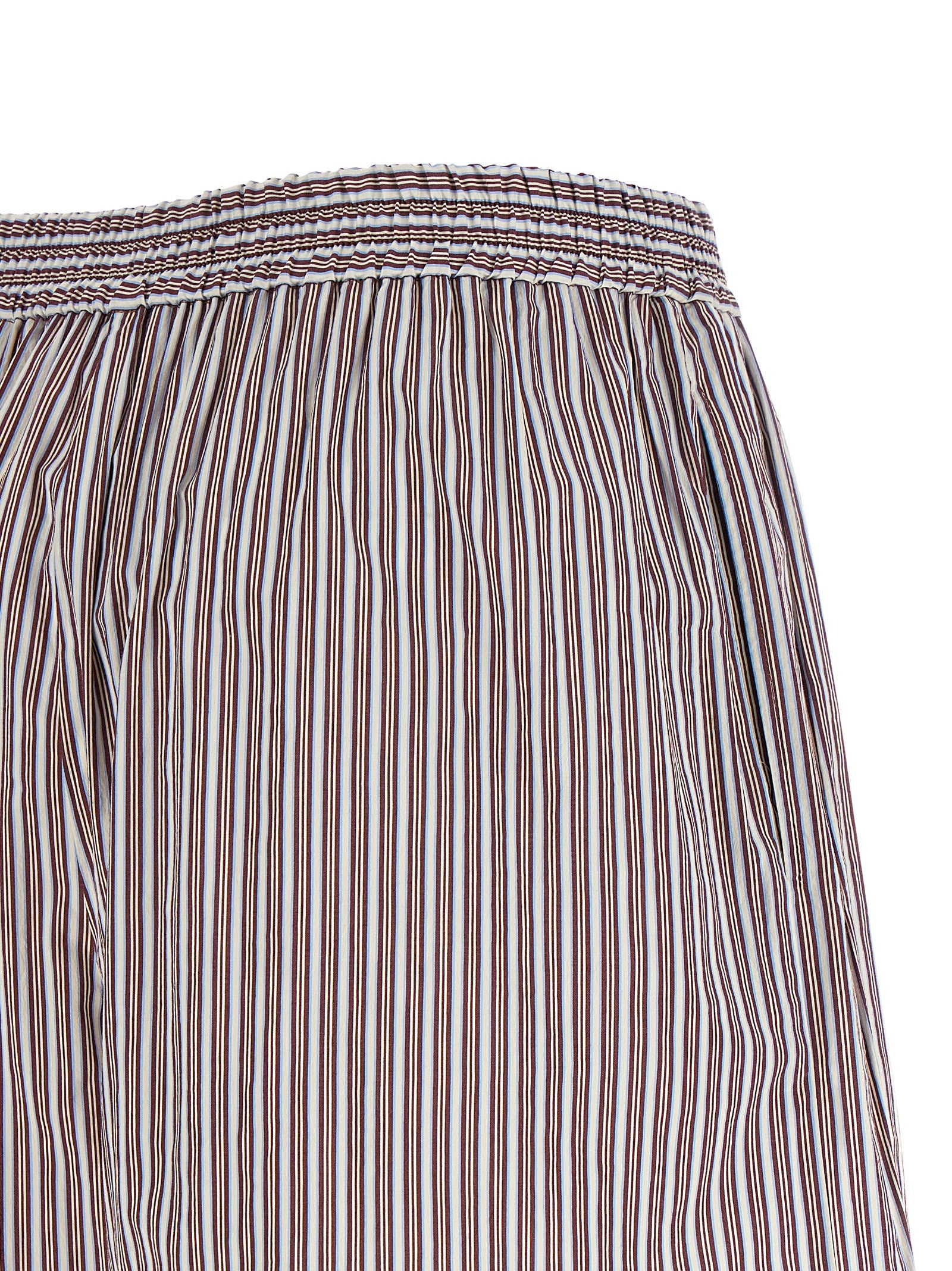 Experience the exquisite allure of Brunello Cucinelli Bordeaux Cotton Bermuda Shorts, where luxurious cotton and silk meet artisanal craftsmanship for timeless elegance.