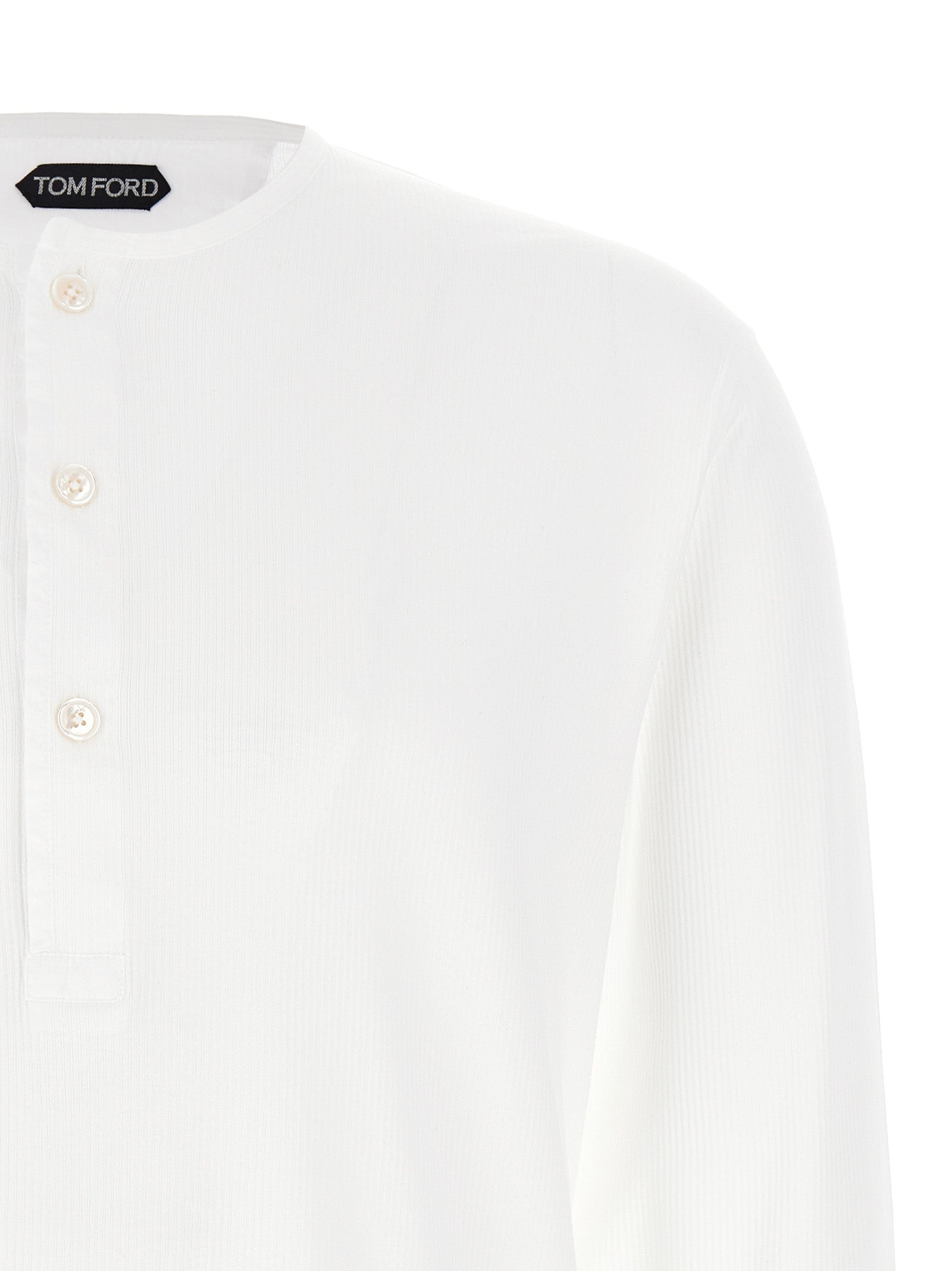Discover the Tom Ford White Cotton T-Shirt, a luxurious blend of comfort and elegance, crafted in Portugal for the discerning individual who values timeless sophistication.