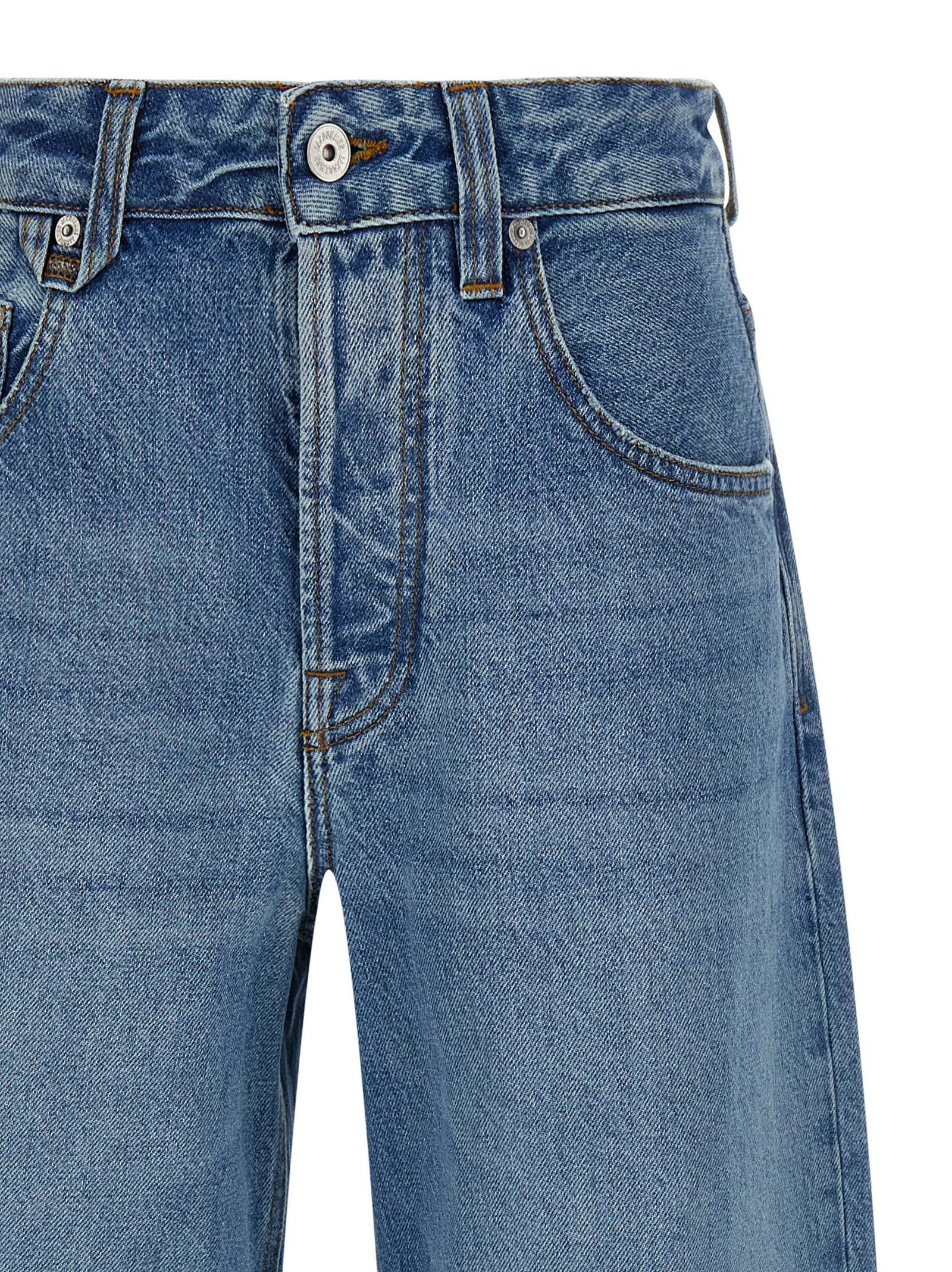 Discover the Jacquemus Blue Cotton Jeans Denim, a masterpiece of Italian craftsmanship in light blue, embodying timeless elegance and effortless sophistication for the discerning individual.