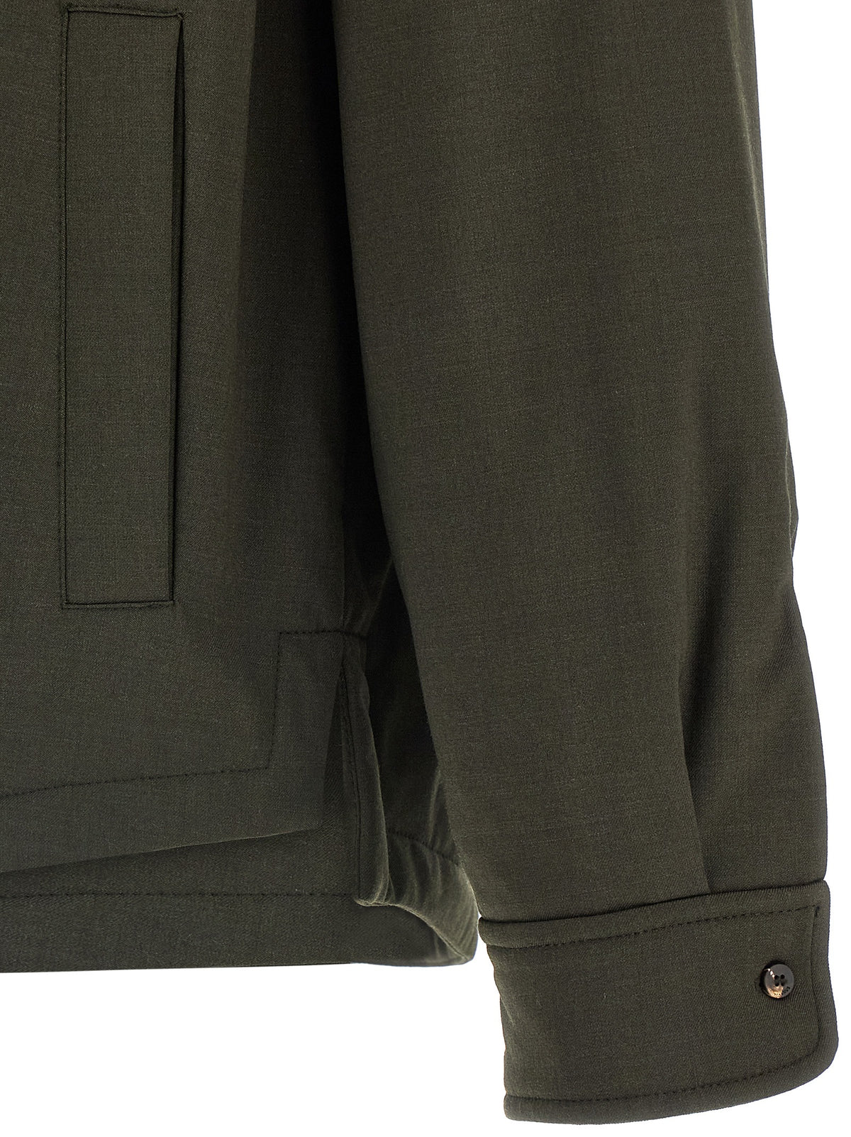 Elevate your wardrobe with the Jacquemus Bicolor Virgin Wool Shell Jacket, a masterpiece of luxury craftsmanship that embodies sophistication and contemporary elegance.