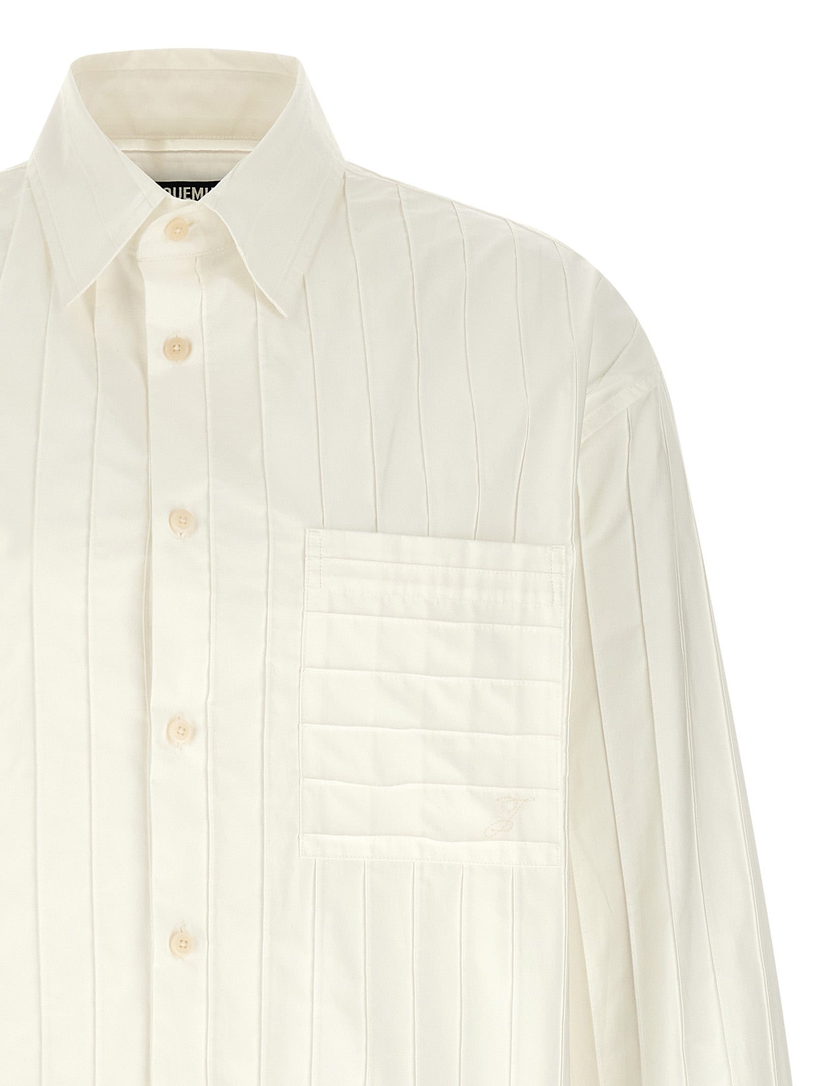 Discover the Jacquemus White Cotton Blouse, an embodiment of elegance and sophistication, crafted from luxurious cotton poplin for the discerning wardrobe.