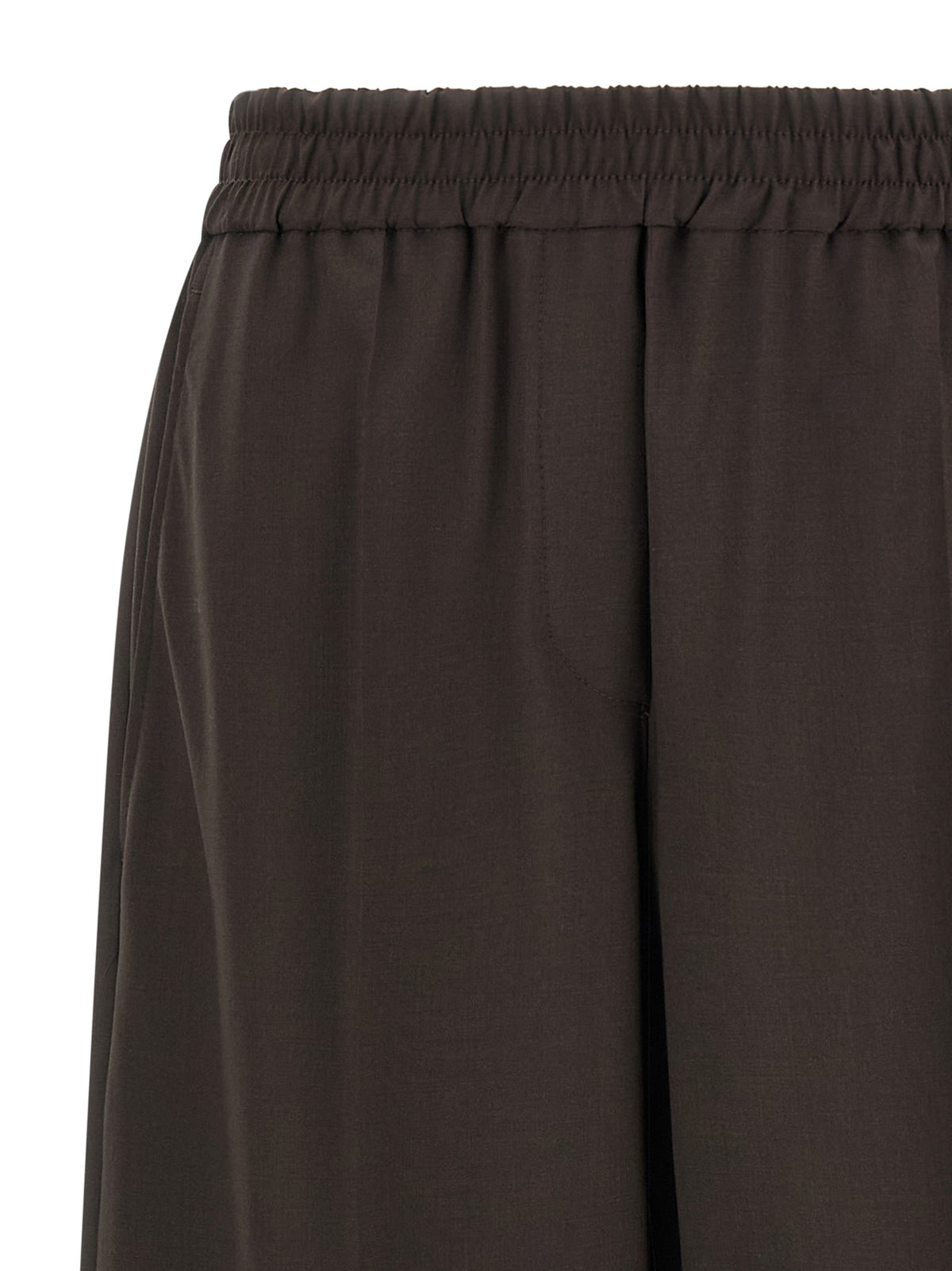 Experience the allure of Brunello Cucinelli's Brown Virgin Wool Casual Pants, where exquisite Italian craftsmanship meets timeless elegance for the discerning connoisseur.