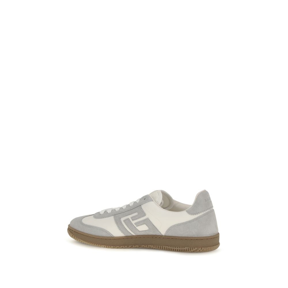 Experience the exquisite craftsmanship of Balmain White Calf Leather Bos Taurus Athletic Sneakers, where luxury and contemporary design unite for a sophisticated statement.