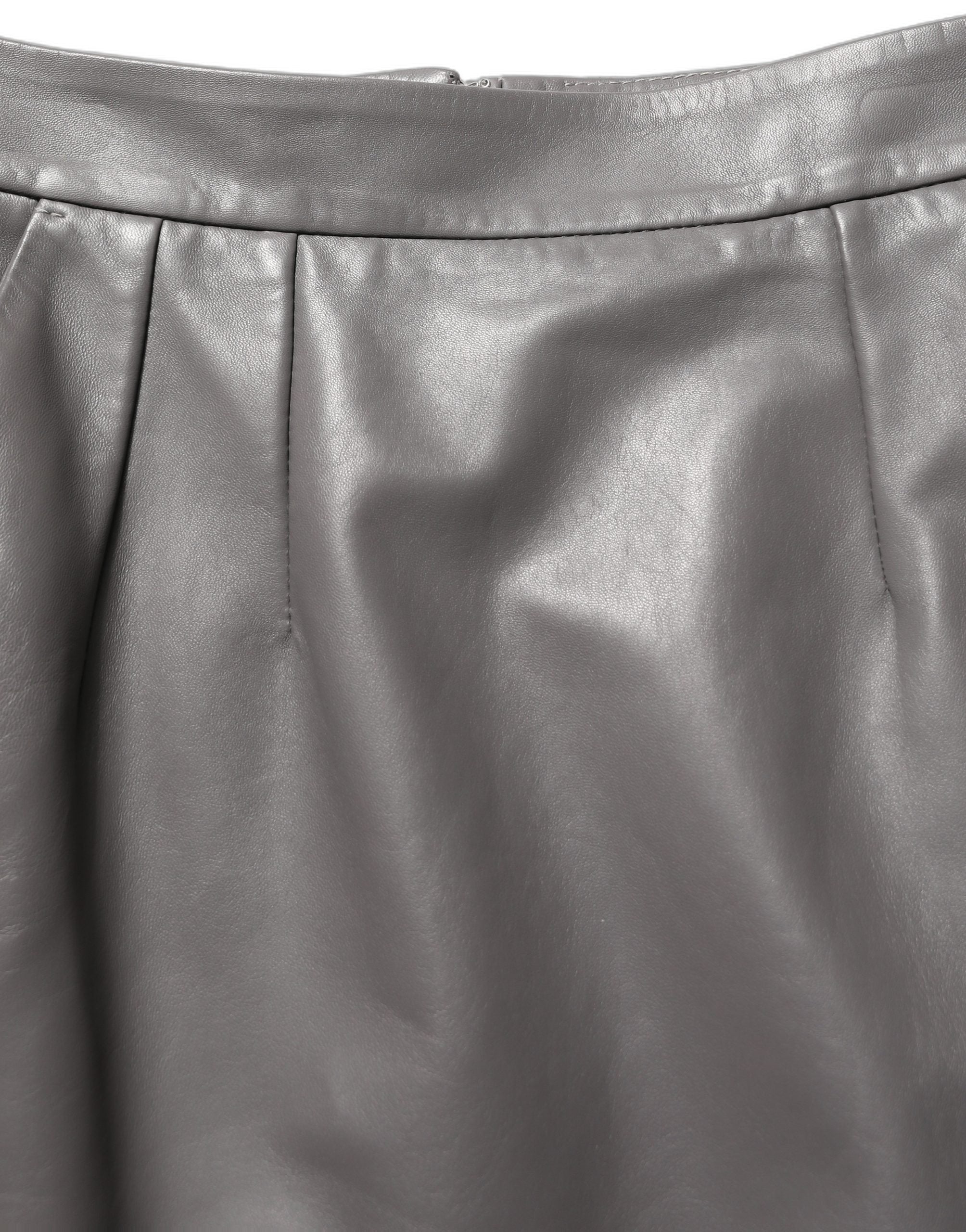 Experience the allure of the Dolce & Gabbana Gray Leather High Waist Pencil Cut Midi Skirt, a masterpiece of Italian craftsmanship that embodies timeless elegance and sophistication.
