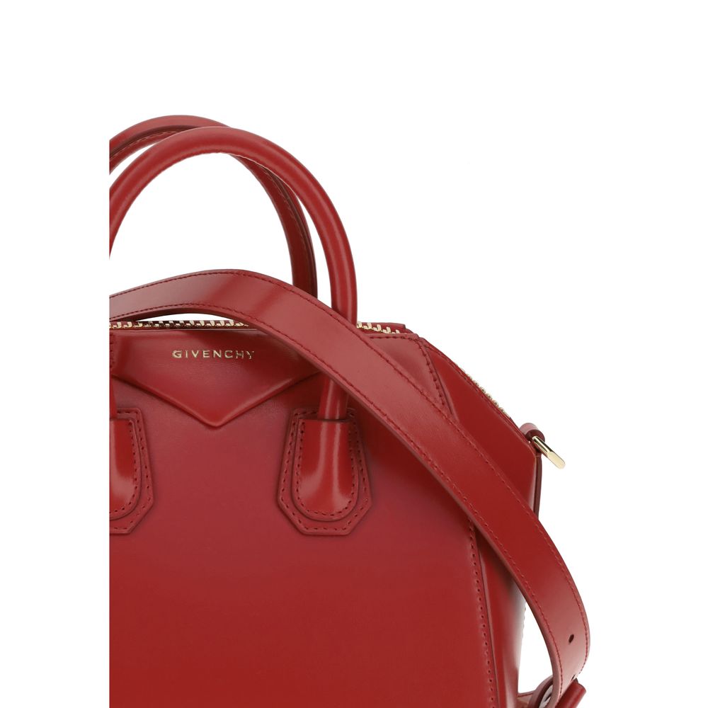 Discover the Givenchy Multicolor Calf Leather Bos Taurus Handbag from the AW26 collection, a timeless blend of exquisite craftsmanship and modern elegance, perfect for any discerning fashionista.