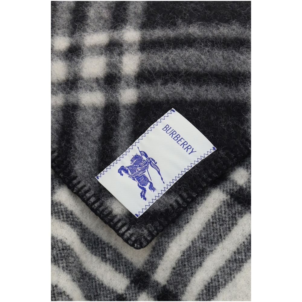Indulge in the Burberry Gray Wool Oves Aries Scarf, crafted from sumptuous Merino wool, embodying timeless elegance and sophistication for the discerning individual.