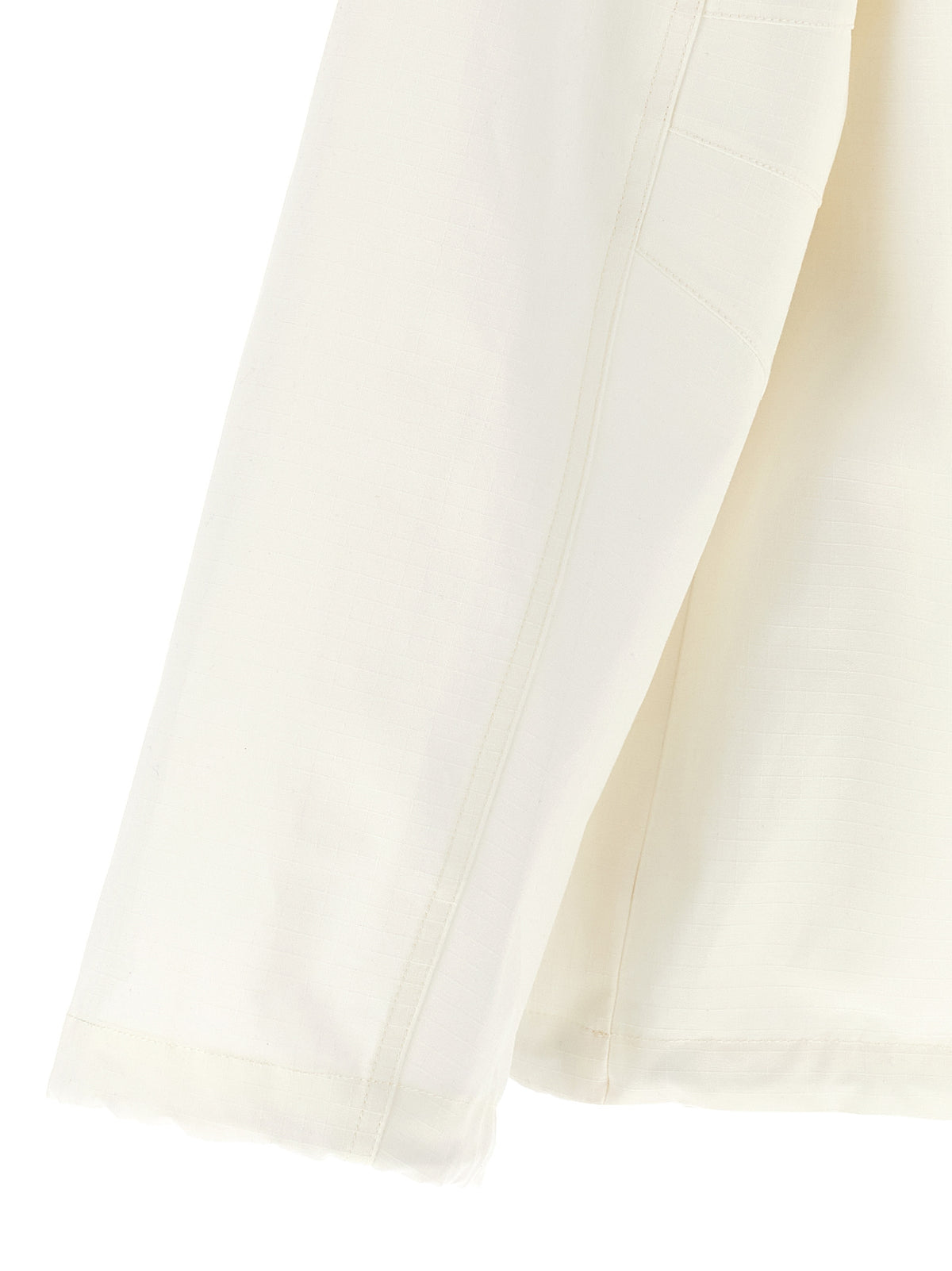 Discover the Gucci White Cotton Shell Jacket, a luxurious blend of style and functionality, crafted from water-repellent cotton for the discerning individual.