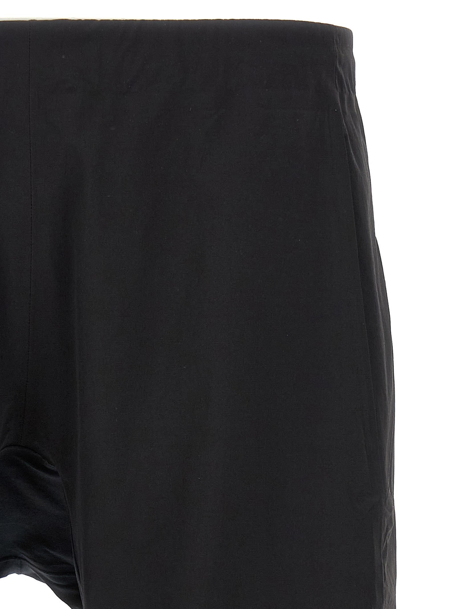 Discover the Arc'teryx Veilance Black Nylon Bermuda Shorts, where innovative Fortius 1.0 fabric meets timeless elegance, perfect for the modern connoisseur.