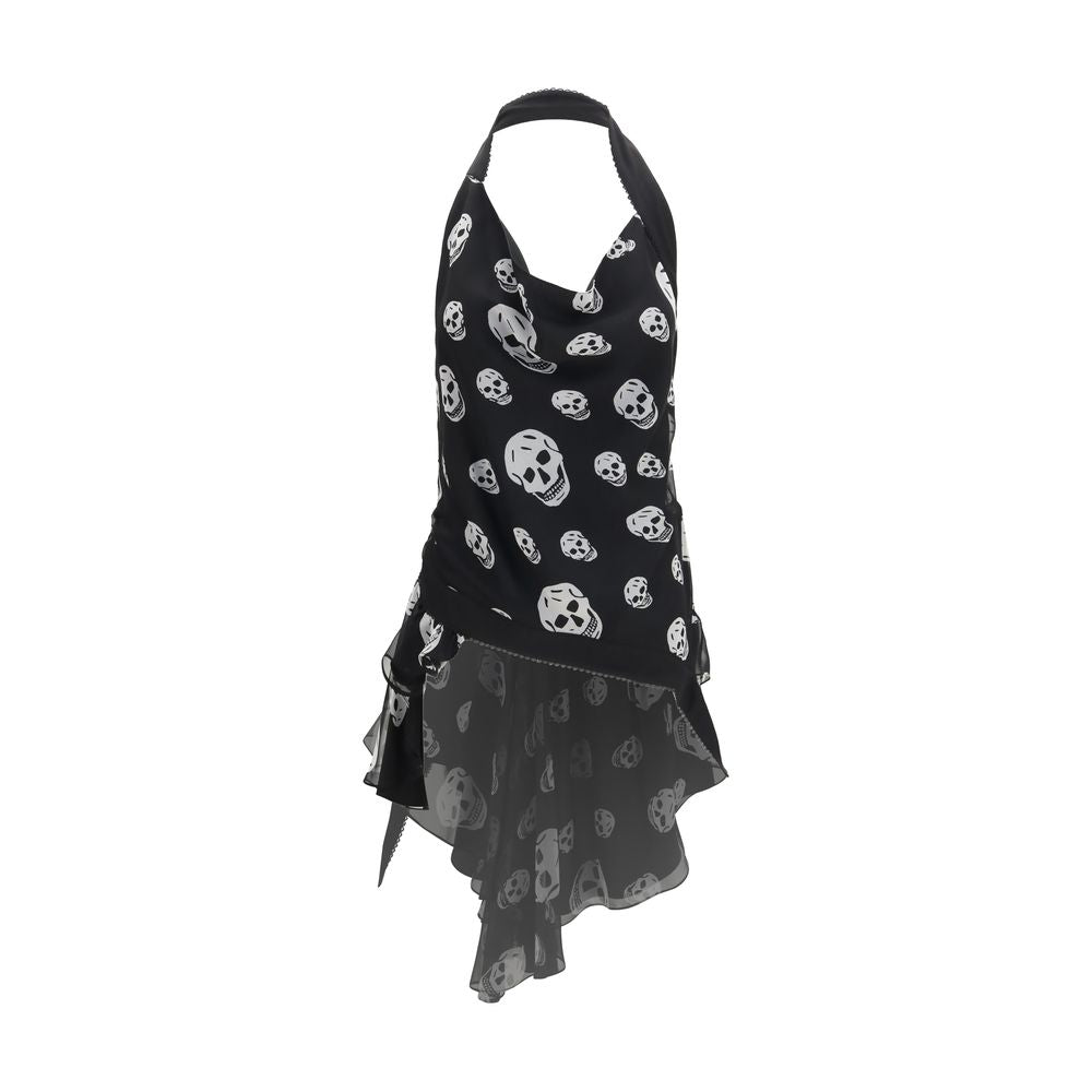 Discover the Alexander McQueen Black Silk Scarf from the AW26 collection, a luxurious 100% silk piece that embodies haute couture elegance and timeless sophistication.